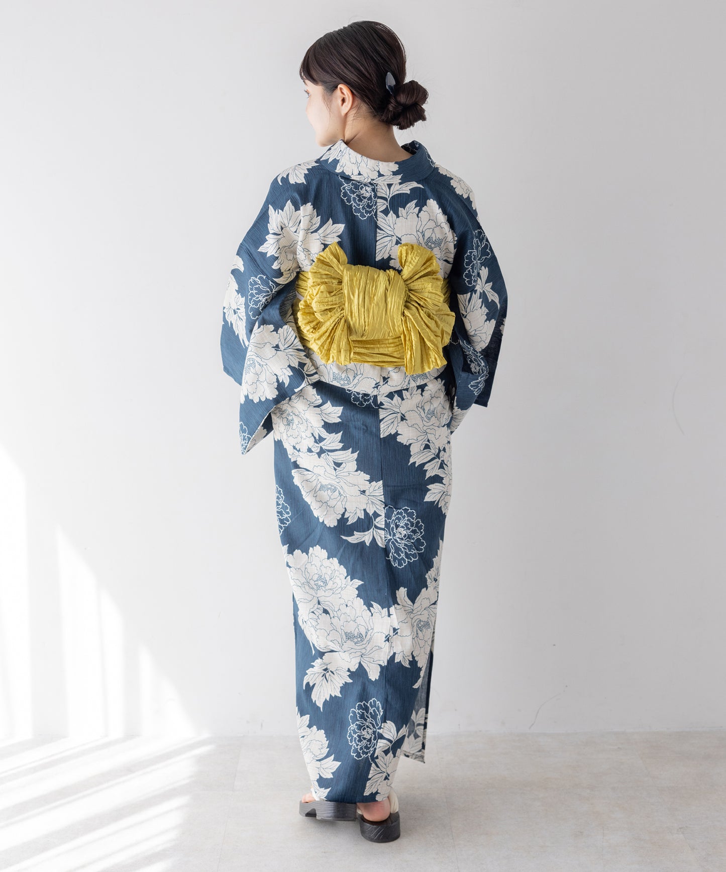 こだわり 浴衣 5点セット (浴衣/帯/下駄/腰紐/着付け冊子) 麻混 綿麻 ネイビー ブルーグリーン 牡丹 ボタン