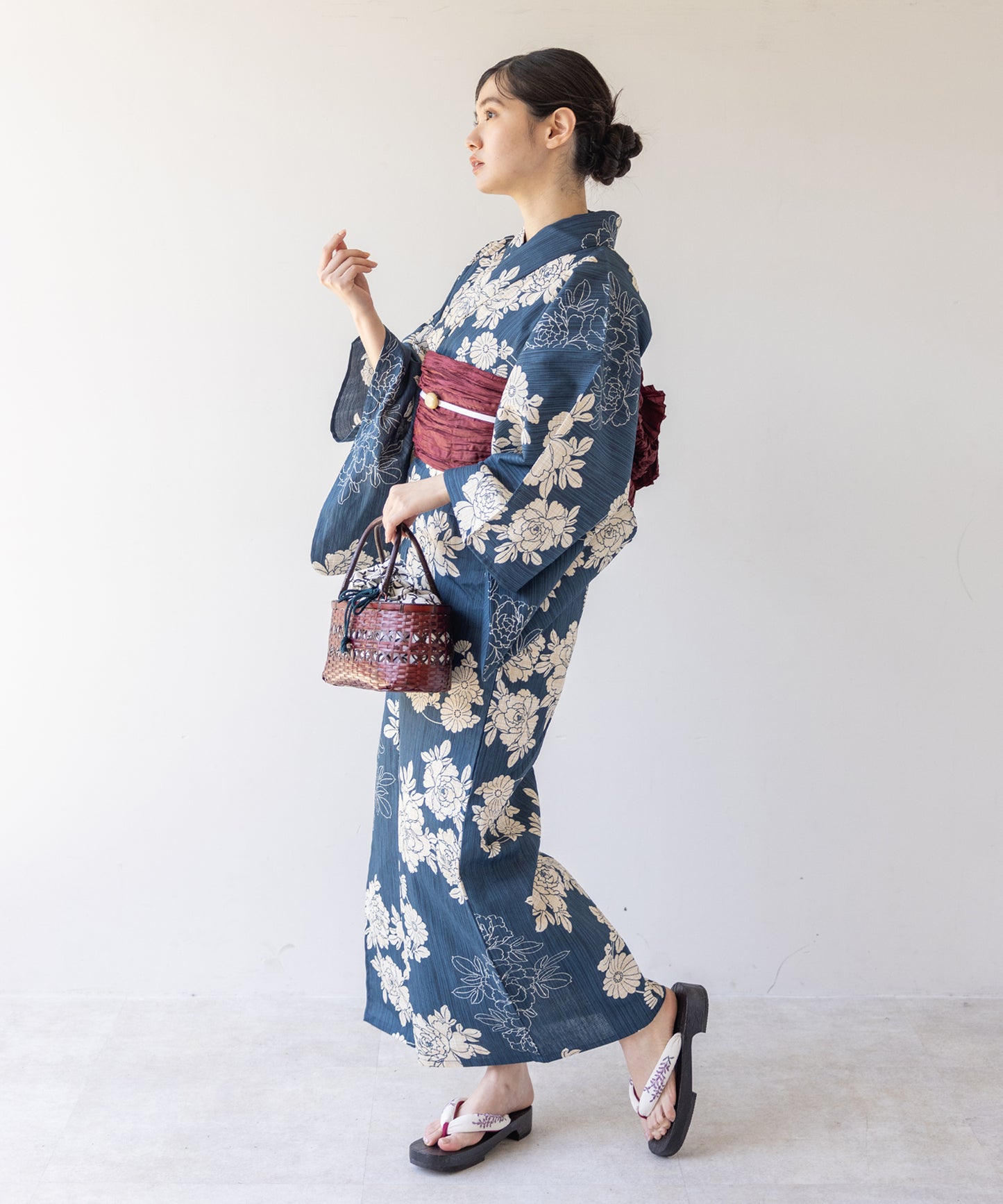 こだわり 浴衣 5点セット (浴衣/帯/下駄/腰紐/着付け冊子) 麻混 綿麻 ネイビー ブルーグリーン 牡丹 ボタン 菊