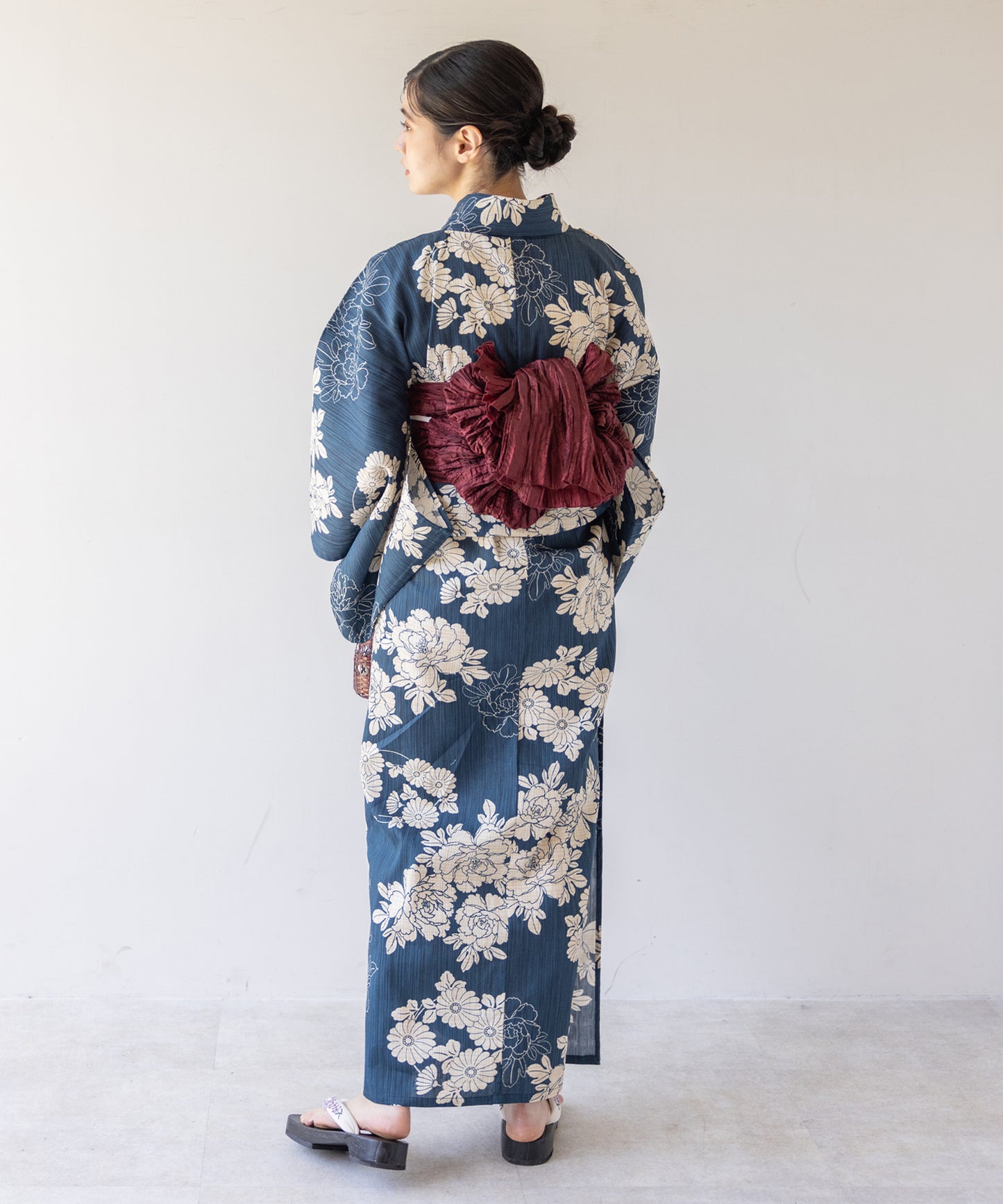 こだわり 浴衣 5点セット (浴衣/帯/下駄/腰紐/着付け冊子) 麻混 綿麻 ネイビー ブルーグリーン 牡丹 ボタン 菊