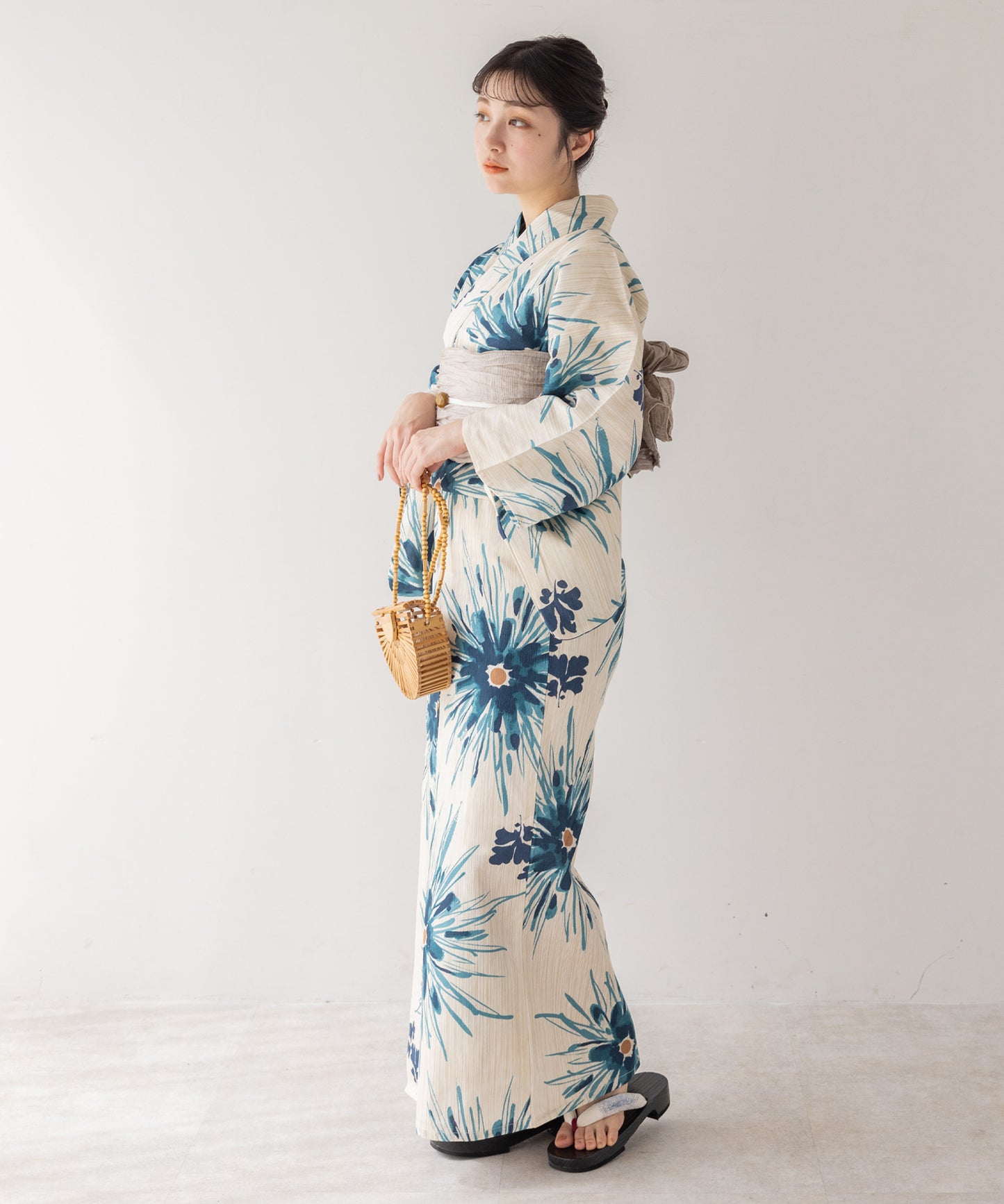 こだわり 浴衣 5点セット (浴衣/帯/下駄/腰紐/着付け冊子) 麻混 綿麻 ブルー 花火 菊