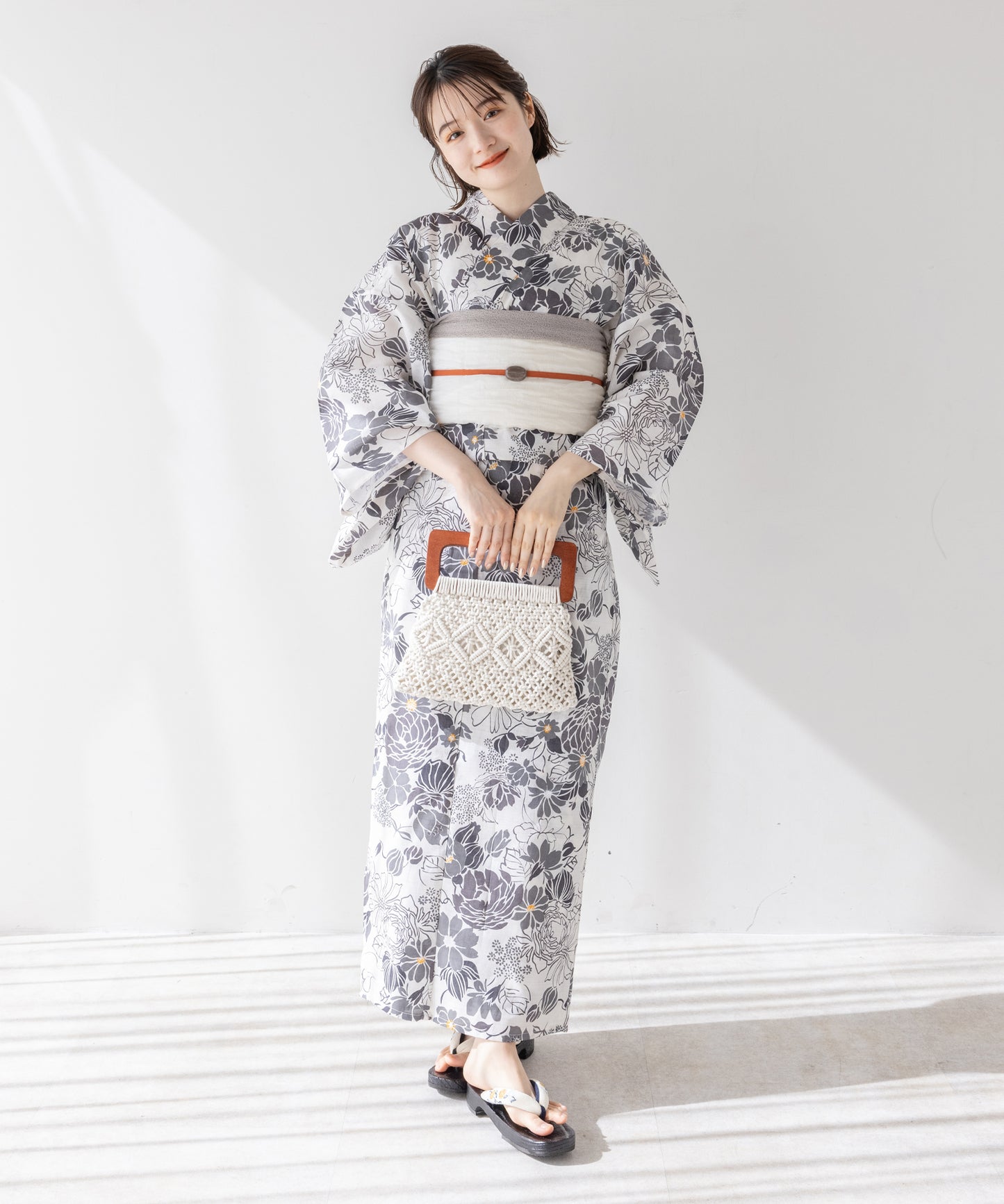 こだわり浴衣 5点セット (浴衣/帯/下駄/腰紐/着付け冊子) ※レース兵児帯は別売り 変わり織生地 グレー 牡丹