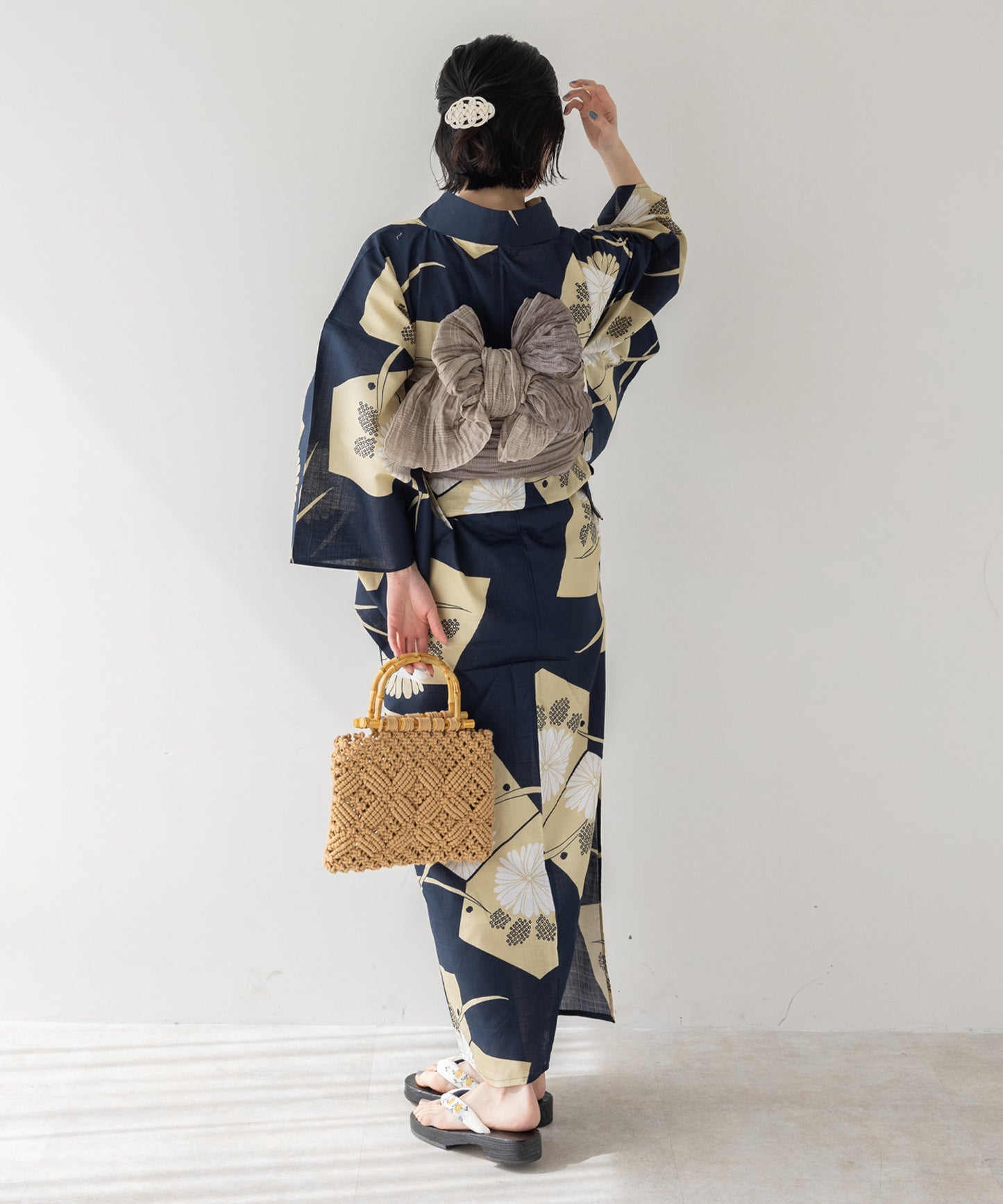 こだわり 浴衣 5点セット (浴衣/帯/下駄/腰紐/着付け冊子) ネイビー 菊