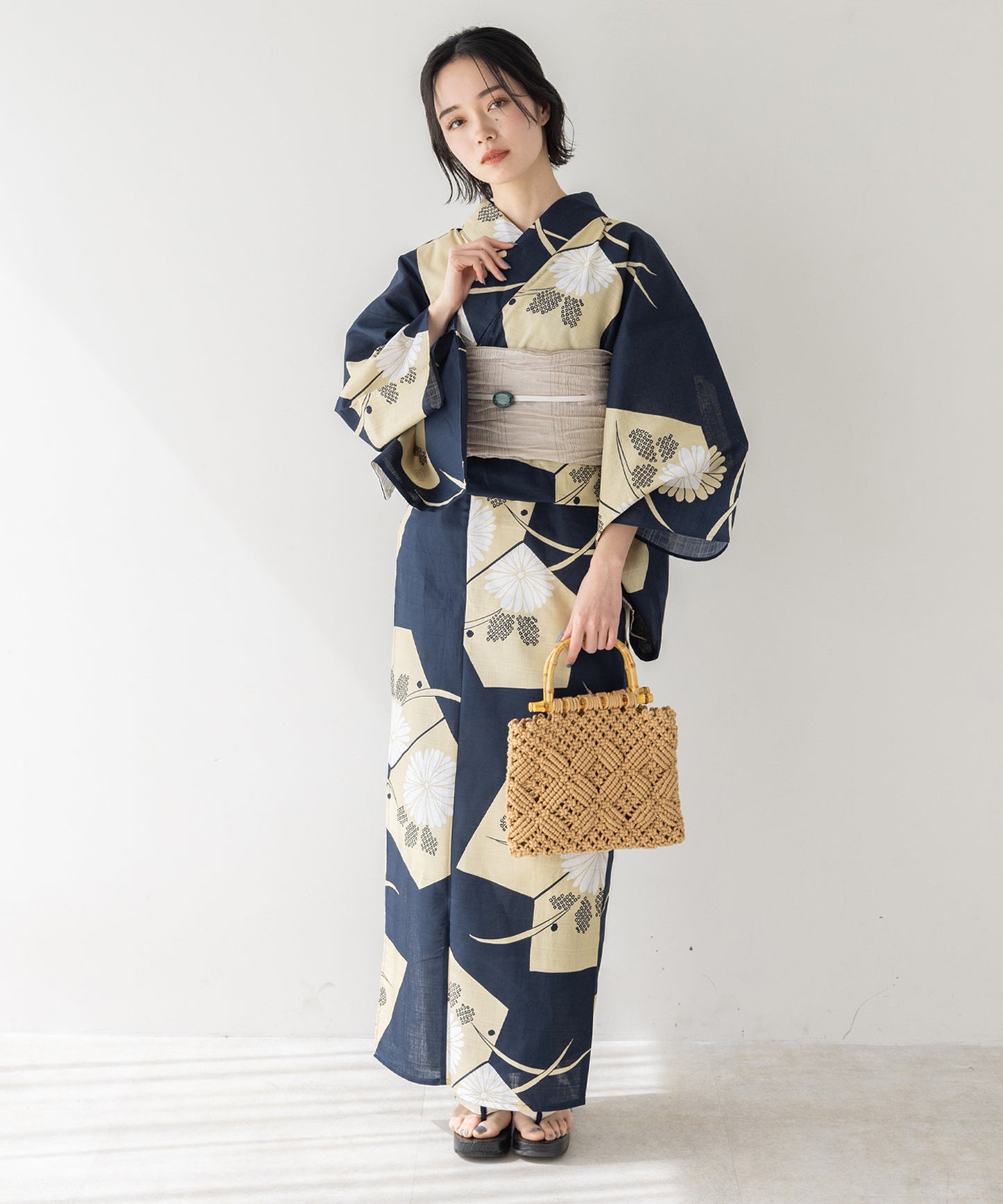 こだわり 浴衣 5点セット (浴衣/帯/下駄/腰紐/着付け冊子) ネイビー 菊