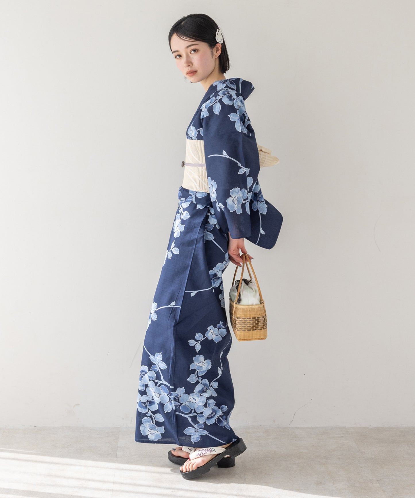 こだわり 浴衣 5点セット (浴衣/帯/下駄/腰紐/着付け冊子) ブルー ネイビー 花柄