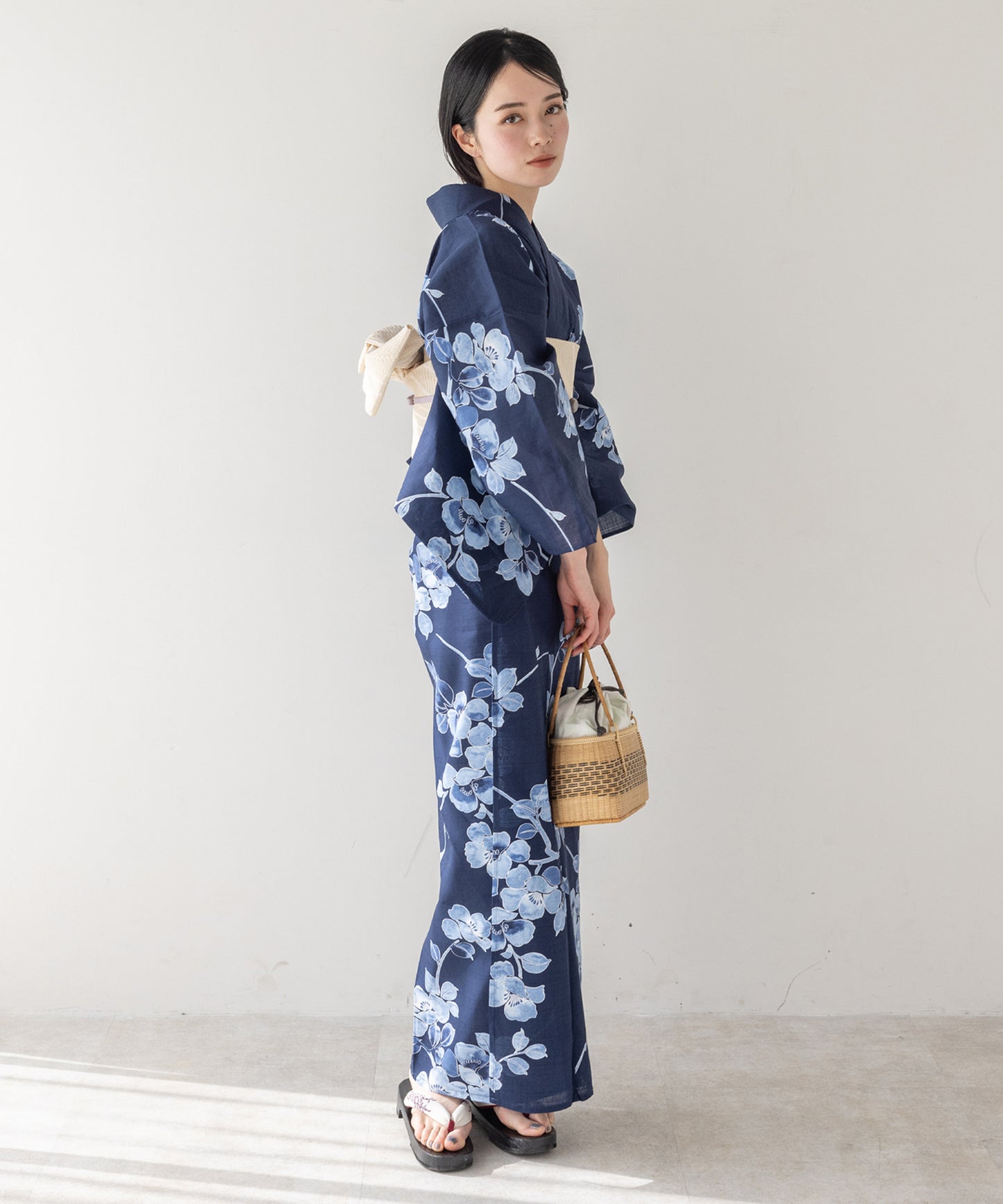 こだわり 浴衣 5点セット (浴衣/帯/下駄/腰紐/着付け冊子) ブルー ネイビー 花柄