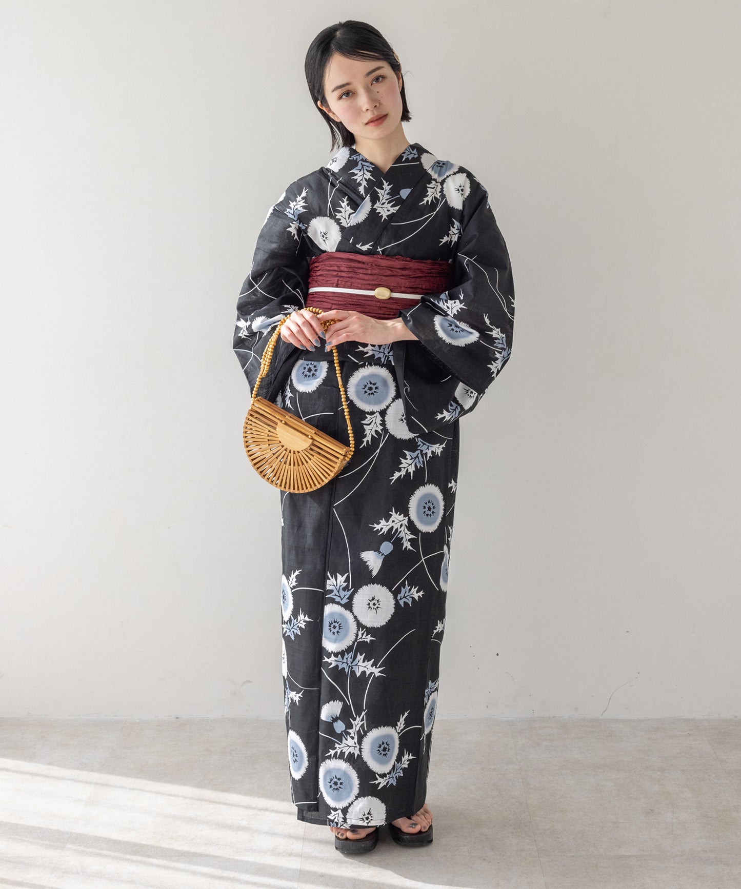 こだわり浴衣5点セット(浴衣/帯/下駄/腰紐/着付け冊子) 変わり織生地 ブラック 黒 アザミ あざみ