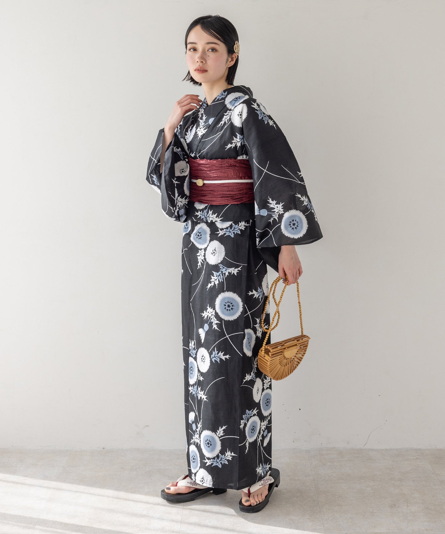 こだわり浴衣5点セット(浴衣/帯/下駄/腰紐/着付け冊子) 変わり織生地 ブラック 黒 アザミ あざみ