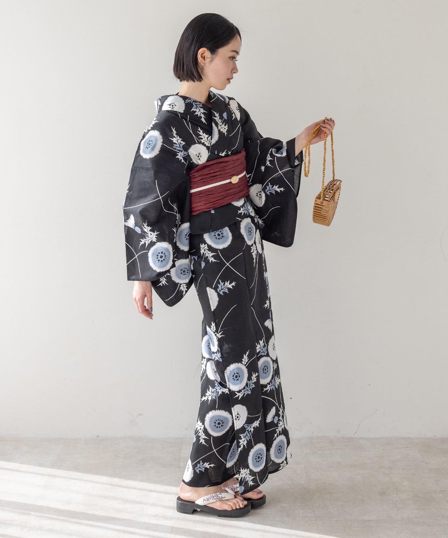 こだわり浴衣5点セット(浴衣/帯/下駄/腰紐/着付け冊子) 変わり織生地 ブラック 黒 アザミ あざみ
