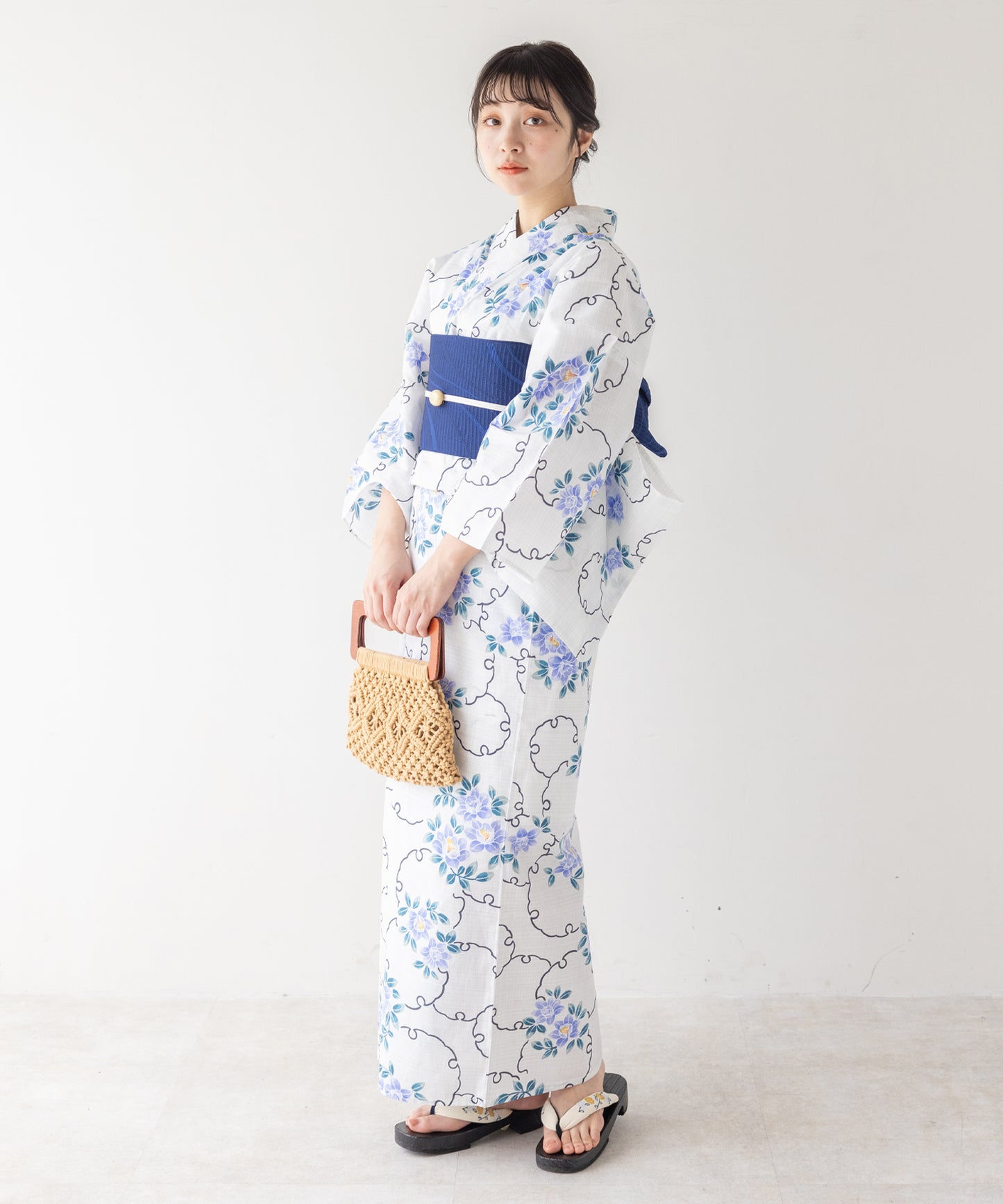 こだわり浴衣 5点セット (浴衣/帯/下駄/腰紐/着付け冊子) 変わり織生地 ホワイト系 ブルー 桔梗 ききょう