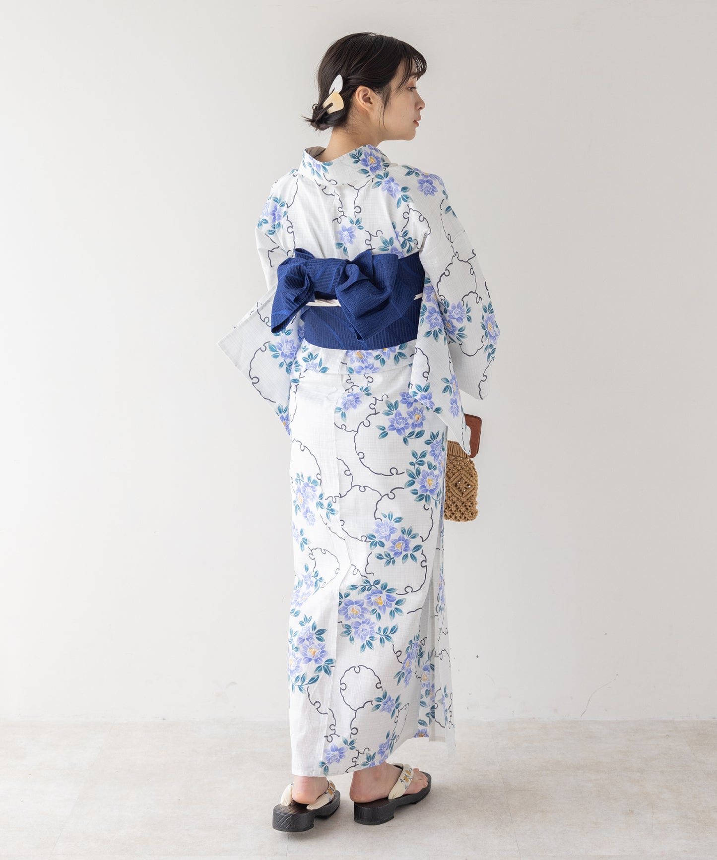 こだわり浴衣 5点セット (浴衣/帯/下駄/腰紐/着付け冊子) 変わり織生地 ホワイト系 ブルー 桔梗 ききょう