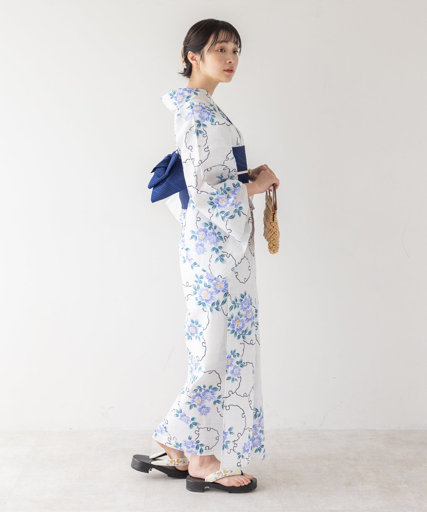 こだわり浴衣 5点セット (浴衣/帯/下駄/腰紐/着付け冊子) 変わり織生地 ホワイト系 ブルー 桔梗 ききょう