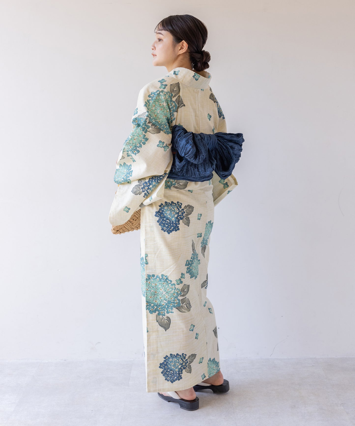こだわり 浴衣 5点セット (浴衣/帯/下駄/腰紐/着付け冊子) 麻混 綿麻 先染め 生成 ブルー 紫陽花 アジサイ