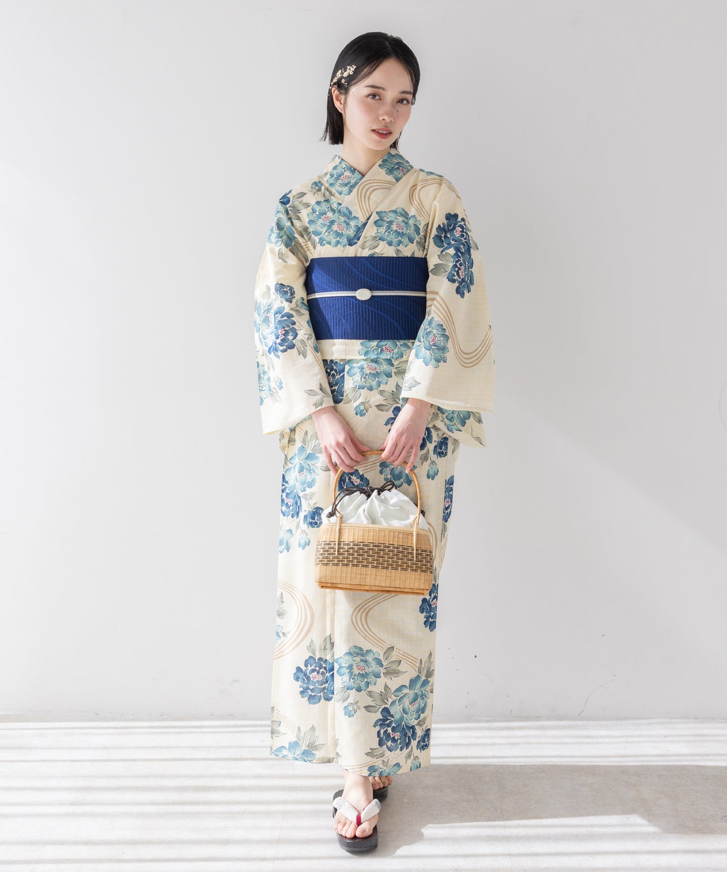 こだわり 浴衣 5点セット (浴衣/帯/下駄/腰紐/着付け冊子) 麻混 綿麻 先染め 生成 ブルー 椿 つばき