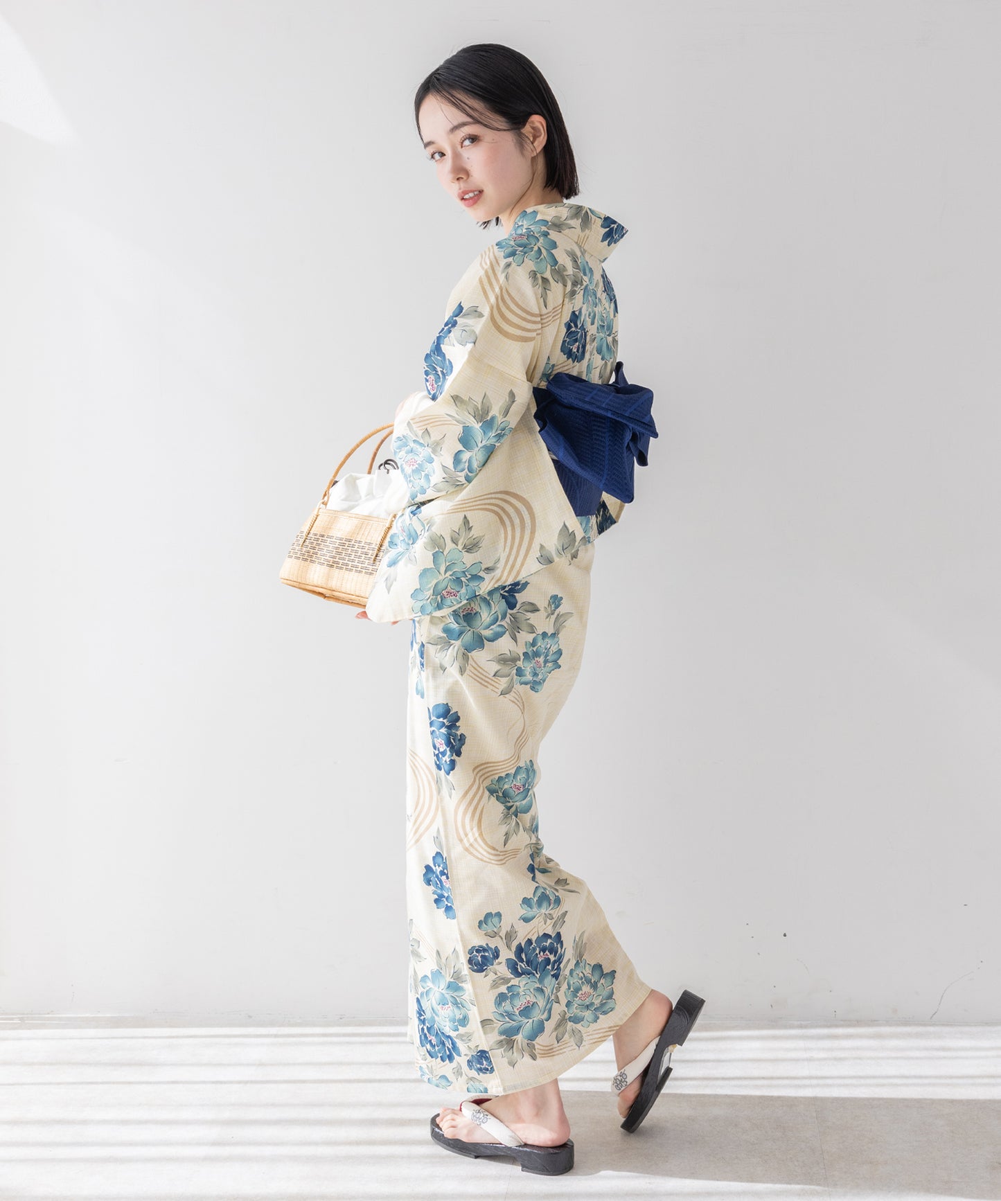 こだわり 浴衣 5点セット (浴衣/帯/下駄/腰紐/着付け冊子) 麻混 綿麻 先染め 生成 ブルー 椿 つばき