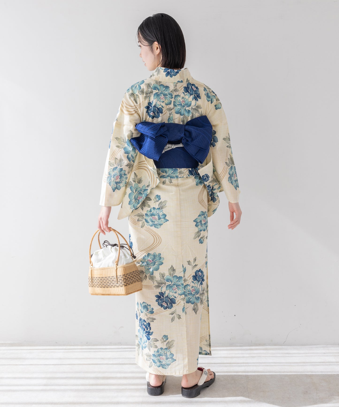 こだわり 浴衣 5点セット (浴衣/帯/下駄/腰紐/着付け冊子) 麻混 綿麻 先染め 生成 ブルー 椿 つばき