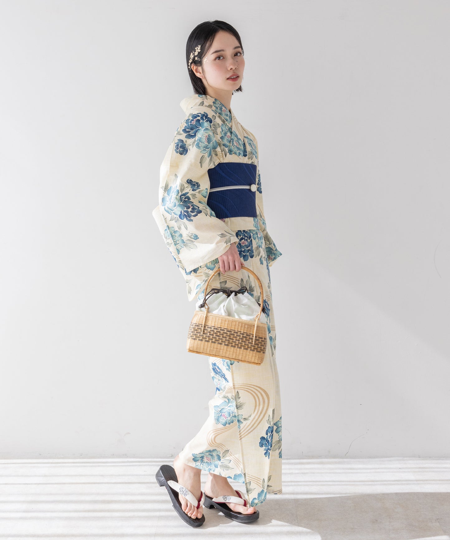 こだわり 浴衣 5点セット (浴衣/帯/下駄/腰紐/着付け冊子) 麻混 綿麻 先染め 生成 ブルー 椿 つばき