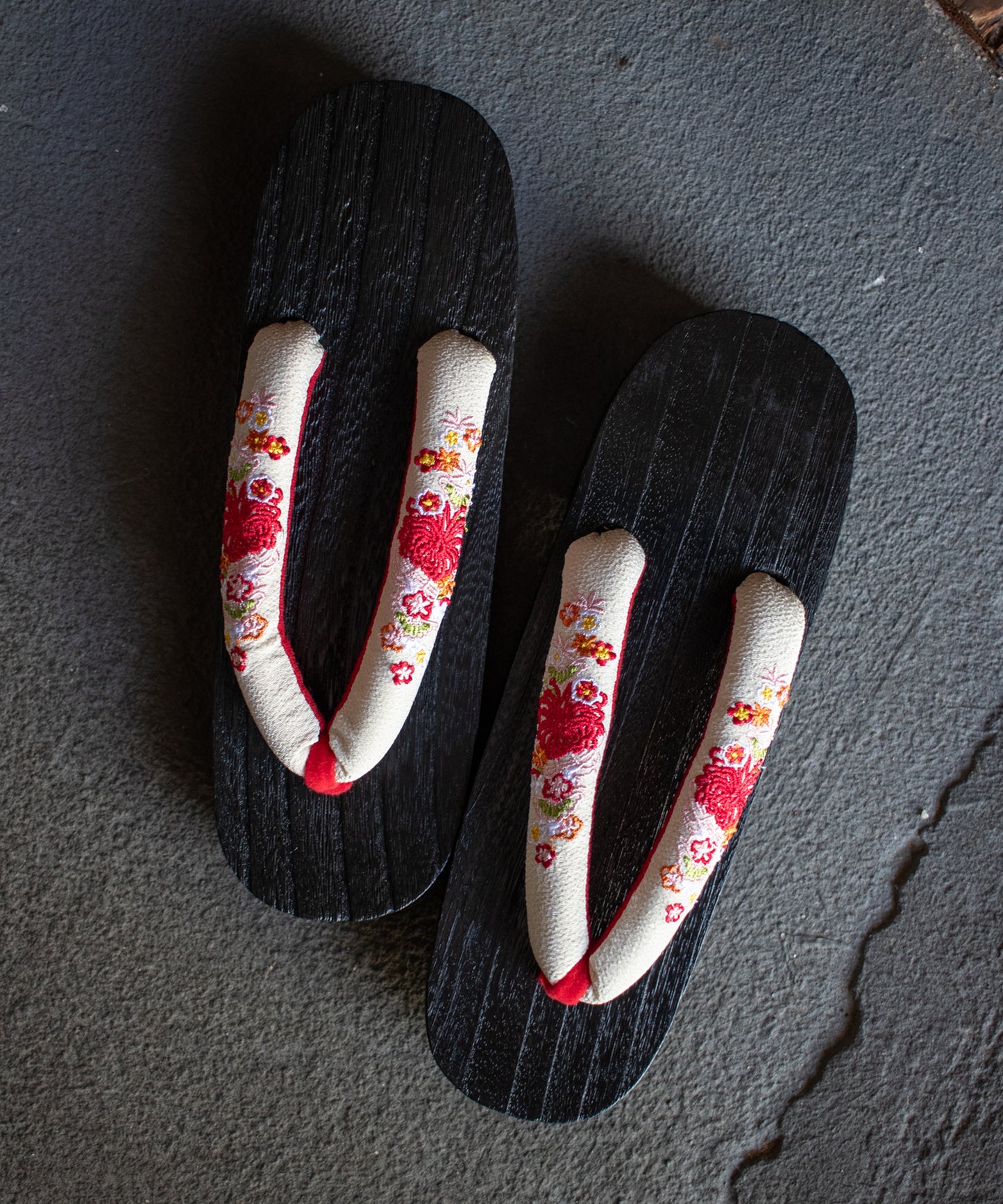 大きいサイズの下駄 ホワイト古典