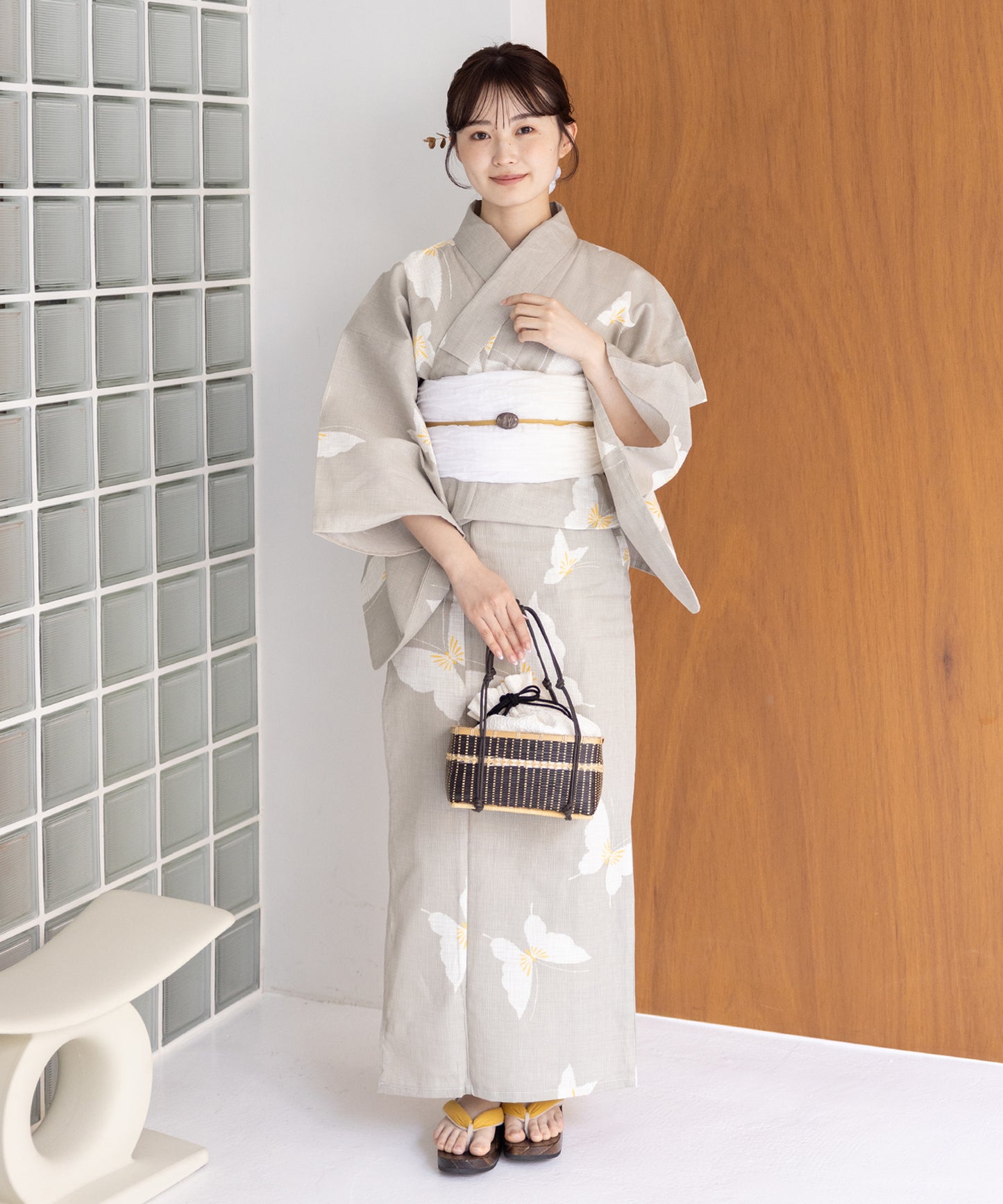 こだわり浴衣5点セット (浴衣/帯/下駄/腰紐/着付け冊子) 麻混 綿麻 楊柳生地 ベージュ 蝶々