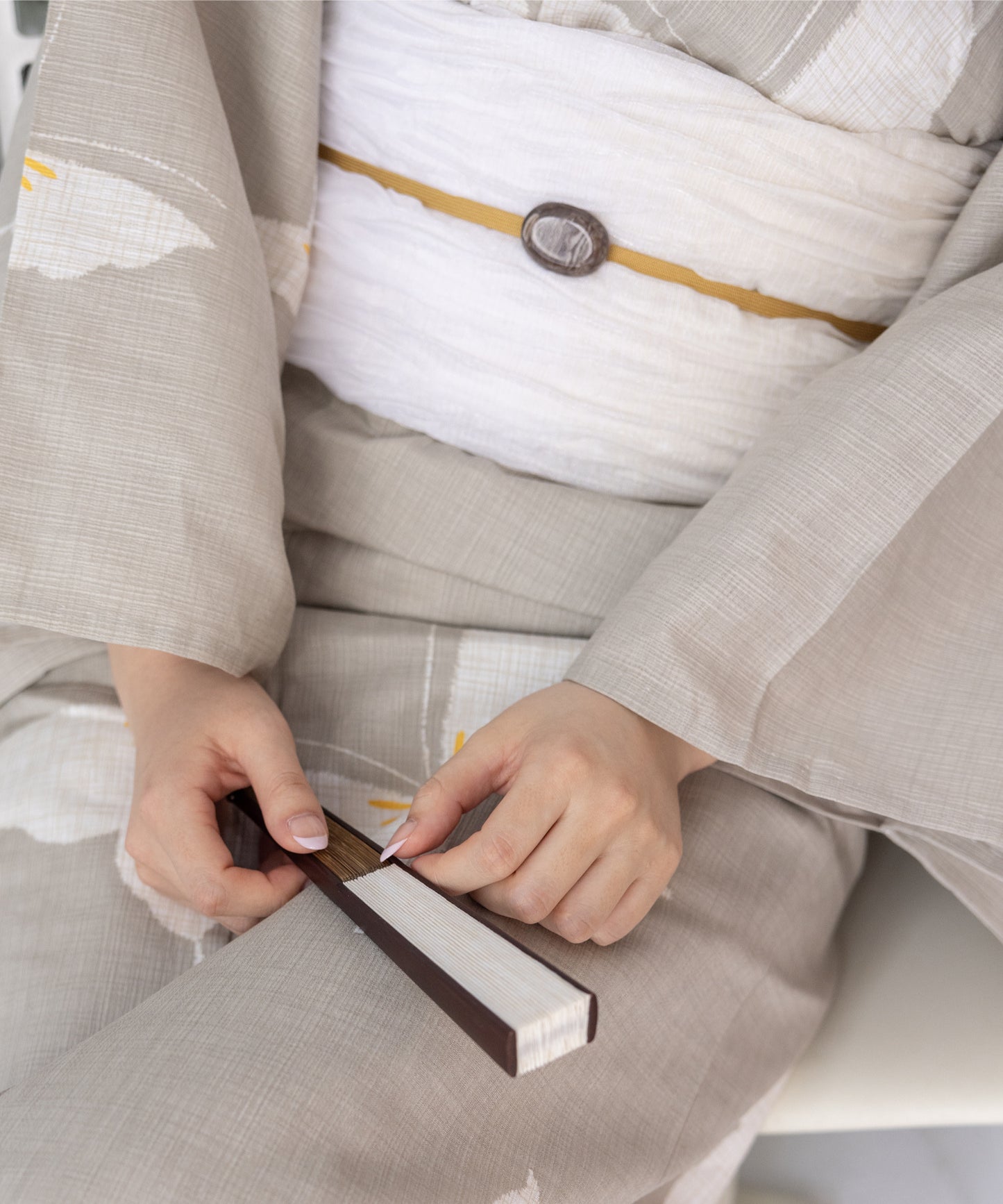 こだわり浴衣5点セット (浴衣/帯/下駄/腰紐/着付け冊子) 麻混 綿麻 楊柳生地 ベージュ 蝶々