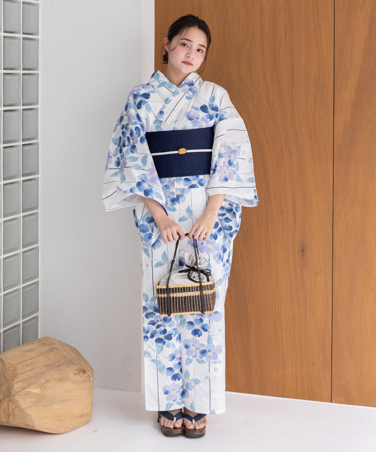 こだわり浴衣5点セット (浴衣/帯/下駄/腰紐/着付け冊子) 浴衣 レディース 浴衣 セット 麻混 綿麻 ストライプ 縦縞 縞 百合 ゆり ブルー
