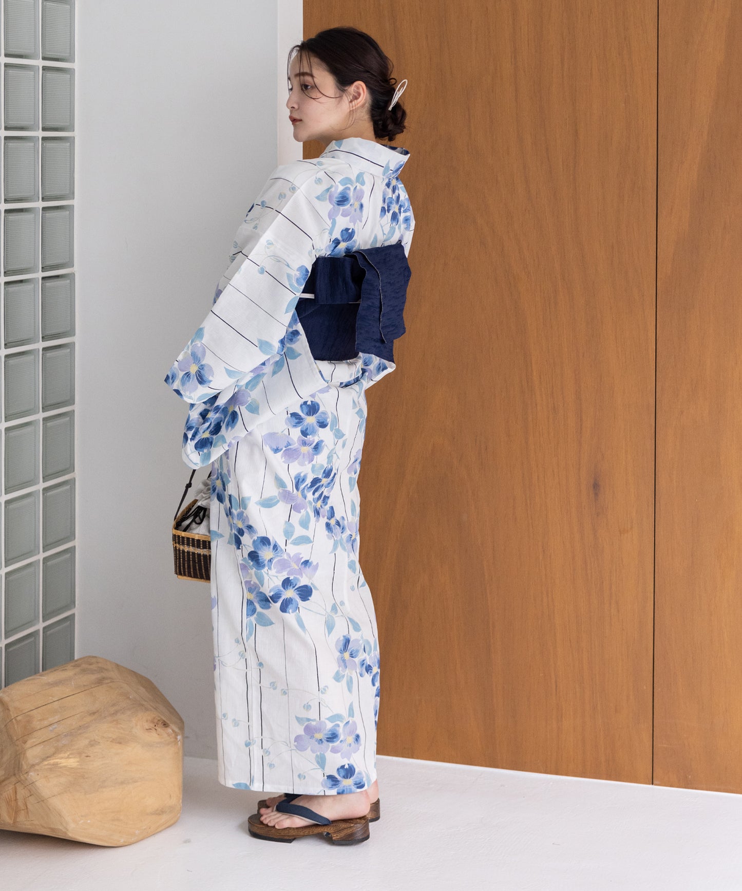 こだわり浴衣5点セット (浴衣/帯/下駄/腰紐/着付け冊子) 浴衣 レディース 浴衣 セット 麻混 綿麻 ストライプ 縦縞 縞 百合 ゆり ブルー