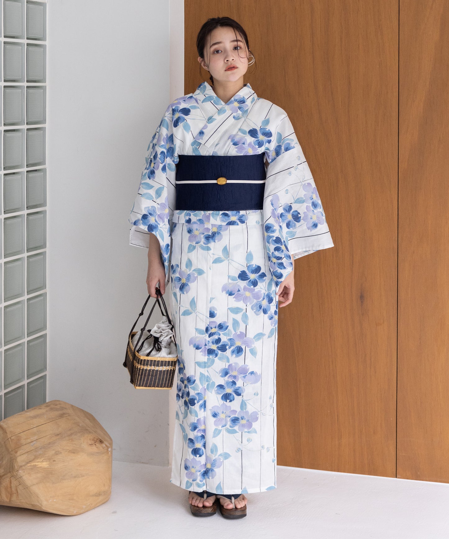 こだわり浴衣5点セット (浴衣/帯/下駄/腰紐/着付け冊子) 浴衣 レディース 浴衣 セット 麻混 綿麻 ストライプ 縦縞 縞 百合 ゆり ブルー