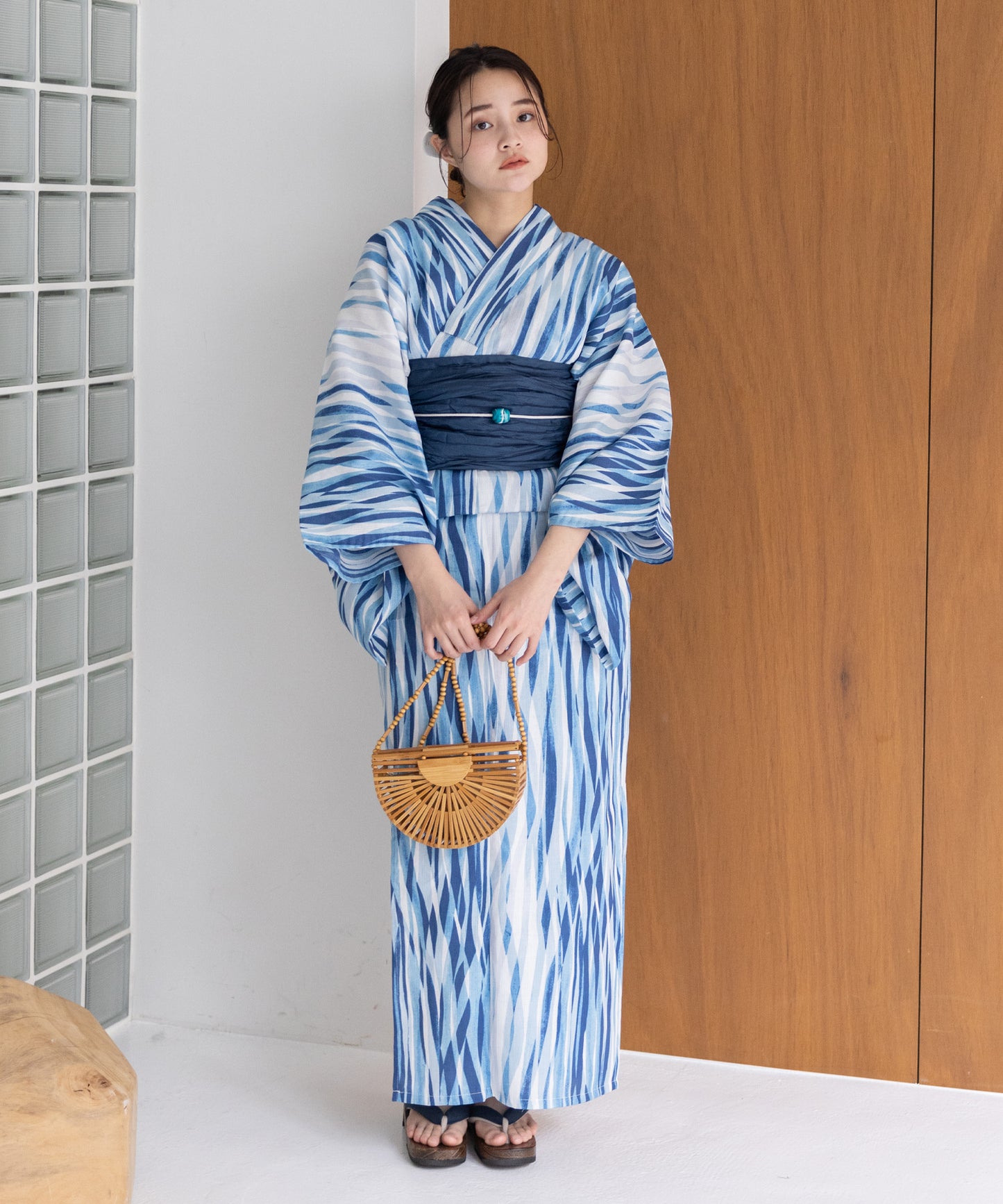 こだわり浴衣5点セット (浴衣/帯/下駄/腰紐/着付け冊子) 浴衣 レディース 浴衣 セット 麻混 綿麻 よろけ よろけ縞 ブルー