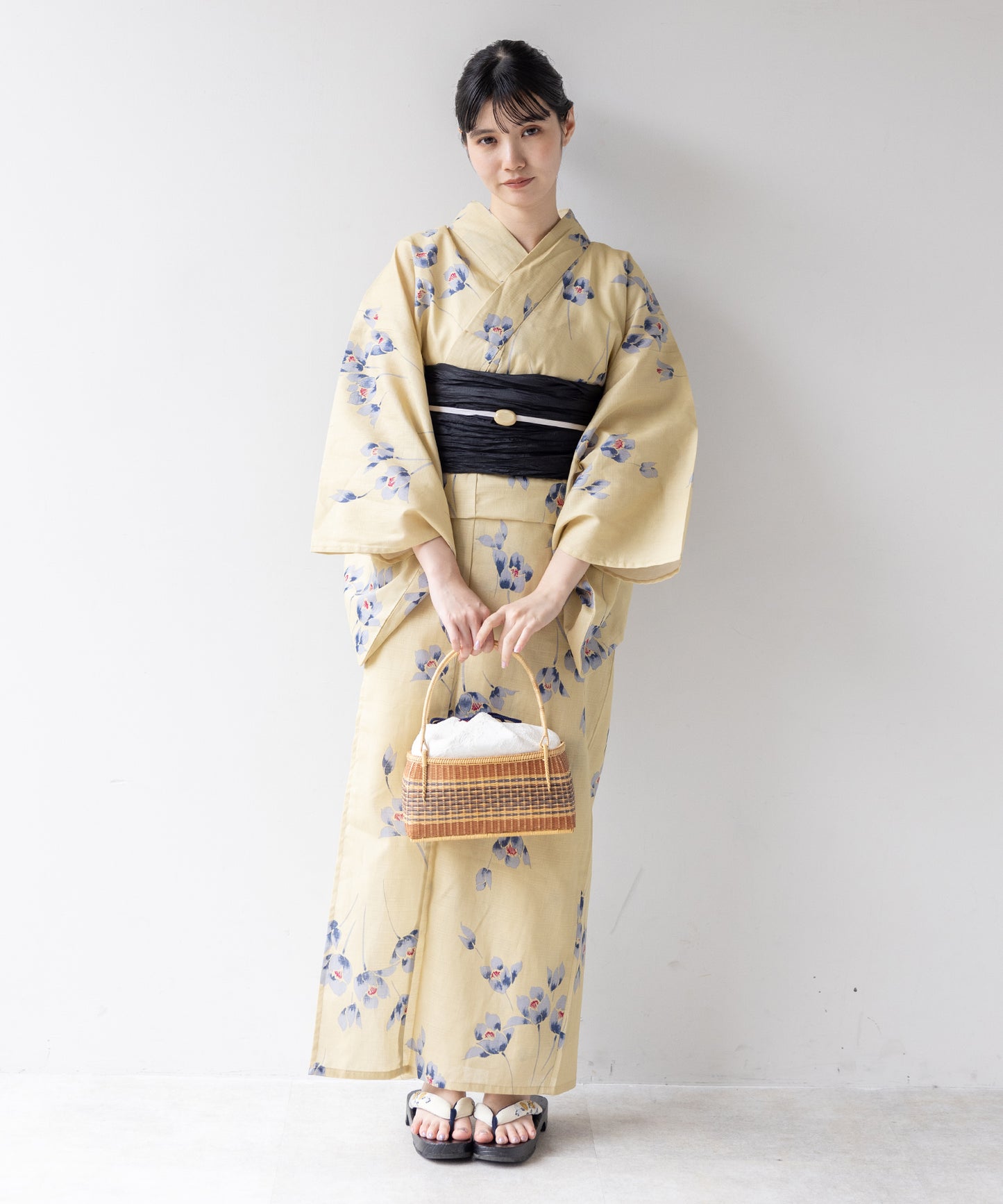 こだわり浴衣 5点セット (浴衣/帯/下駄/腰紐/着付け冊子) 変わり織生地 ベージュ スミクロ