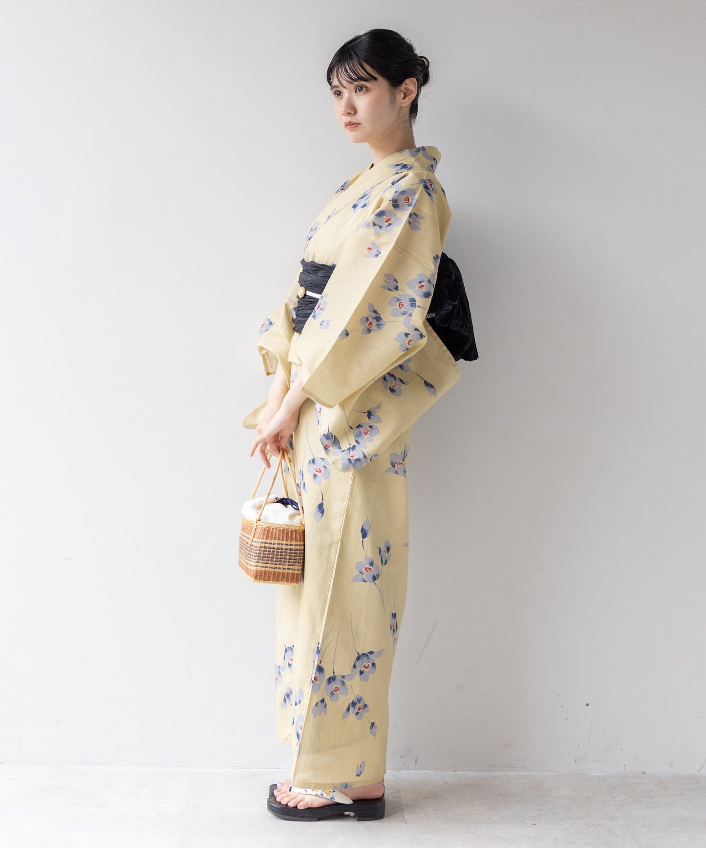 こだわり浴衣 5点セット (浴衣/帯/下駄/腰紐/着付け冊子) 変わり織生地 ベージュ スミクロ