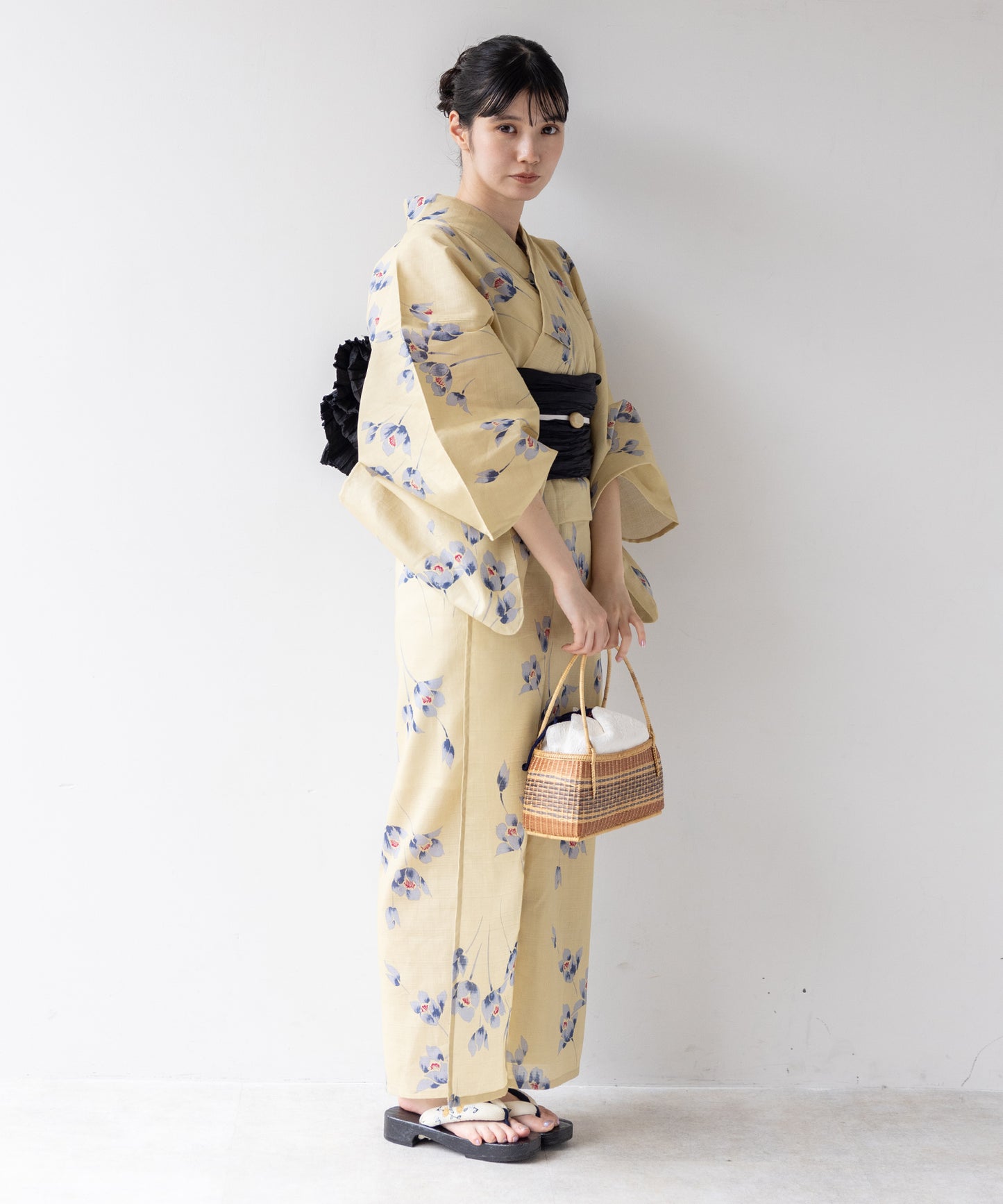 こだわり浴衣 5点セット (浴衣/帯/下駄/腰紐/着付け冊子) 変わり織生地 ベージュ スミクロ
