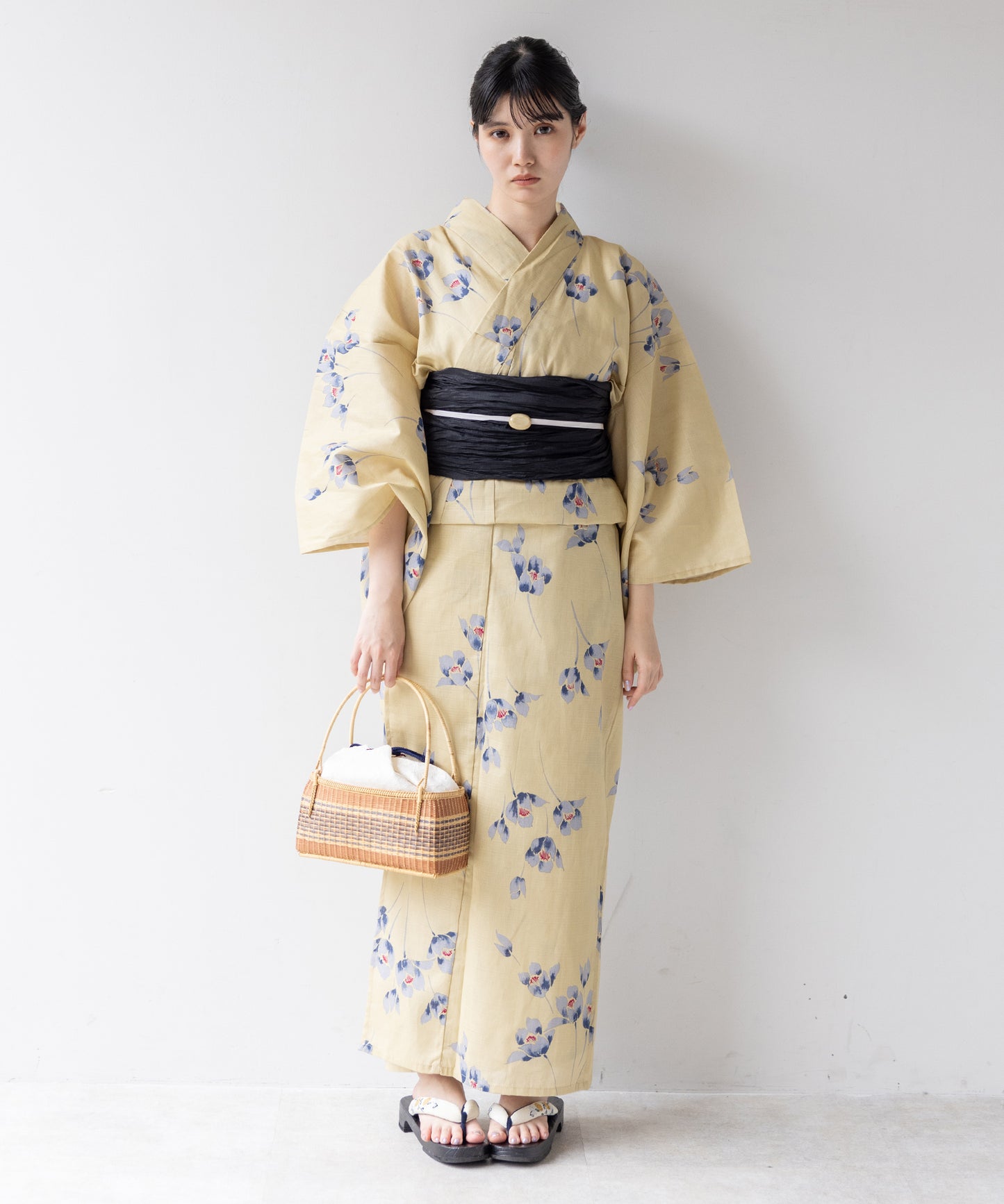こだわり浴衣 5点セット (浴衣/帯/下駄/腰紐/着付け冊子) 変わり織生地 ベージュ スミクロ