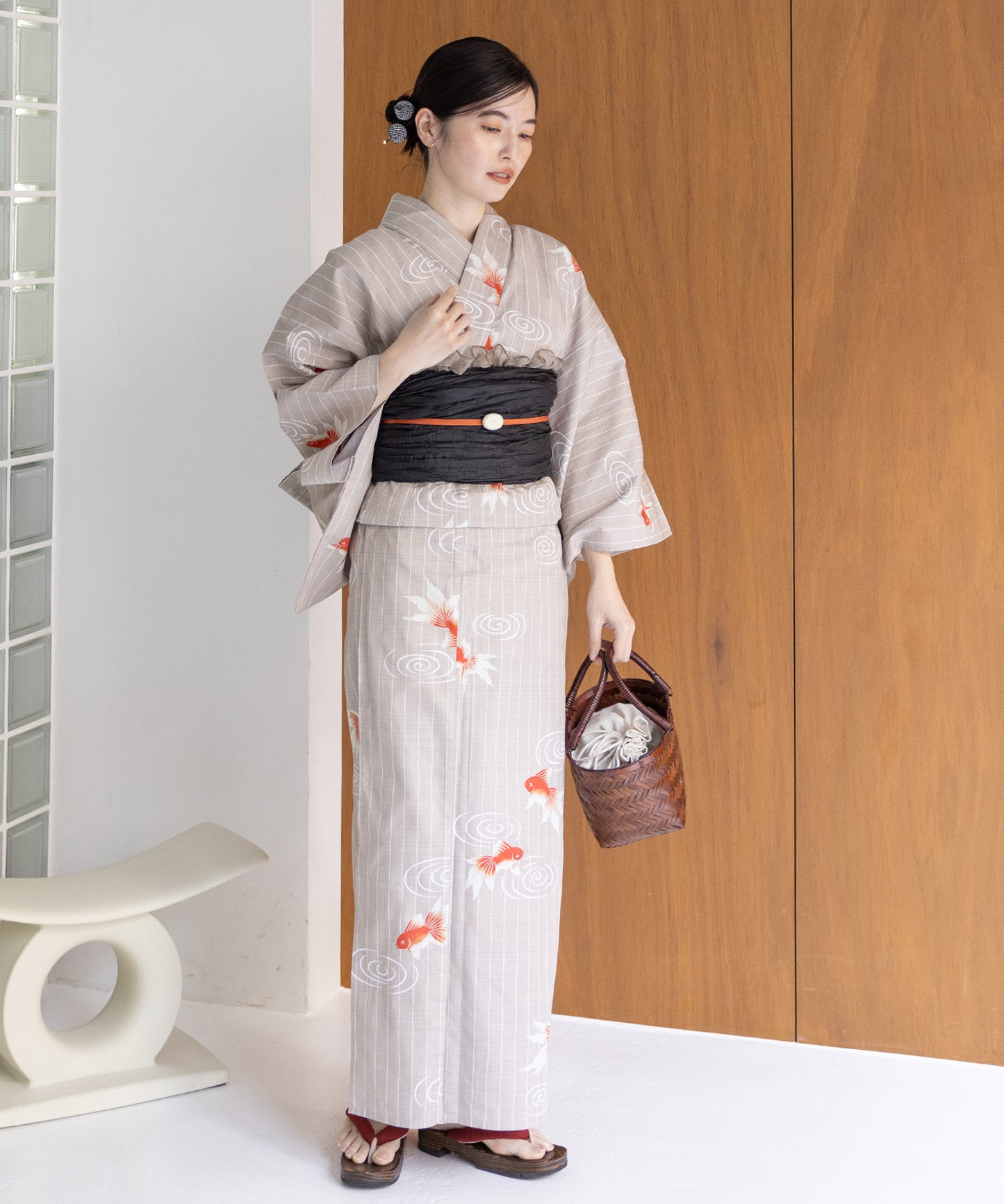 こだわり 浴衣 5点セット (浴衣/帯/下駄/腰紐/着付け冊子) 浴衣 レディース 浴衣 セット ベージュ 金魚 ストライプ 縦縞 縞