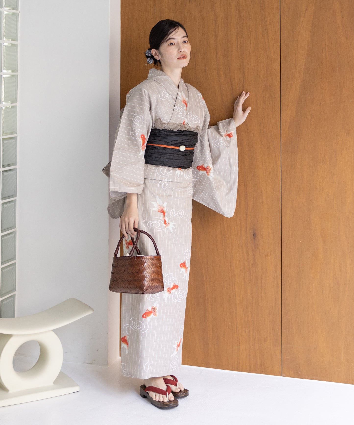 こだわり 浴衣 5点セット (浴衣/帯/下駄/腰紐/着付け冊子) 浴衣 レディース 浴衣 セット ベージュ 金魚 ストライプ 縦縞 縞