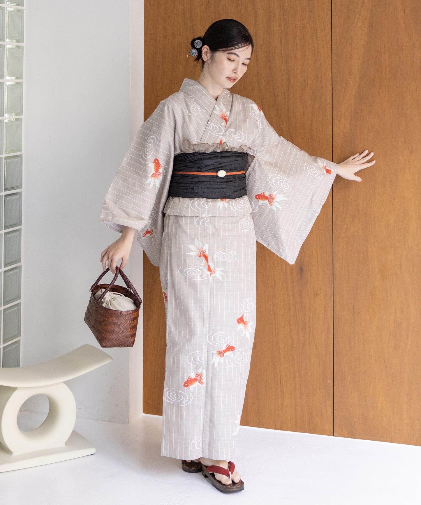 こだわり 浴衣 5点セット (浴衣/帯/下駄/腰紐/着付け冊子) 浴衣 レディース 浴衣 セット ベージュ 金魚 ストライプ 縦縞 縞