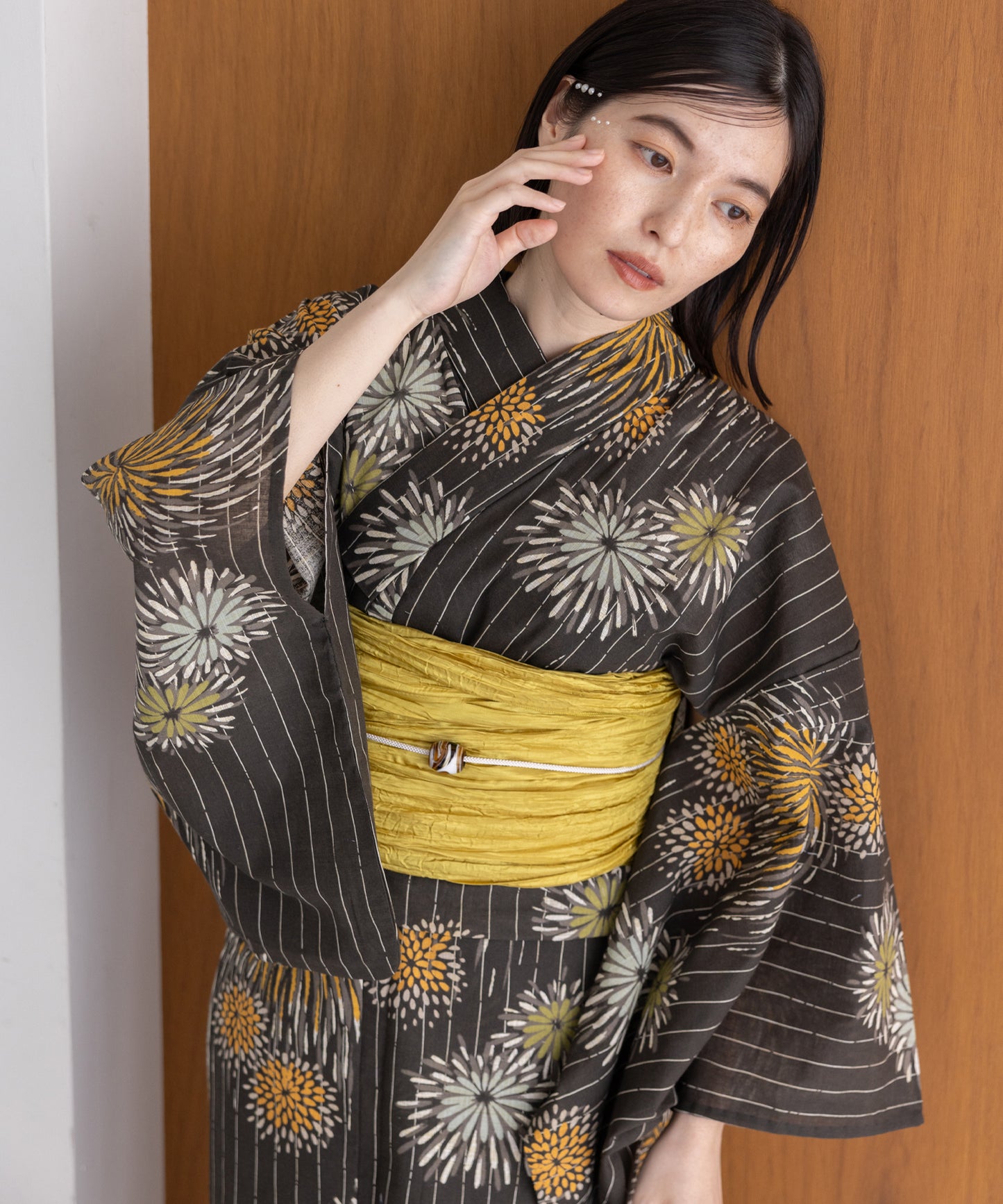 こだわり浴衣5点セット(浴衣/帯/下駄/腰紐/着付け冊子) 麻混 綿麻 先染め 生成 ブラック 黒 花火 ストライプ 縦縞