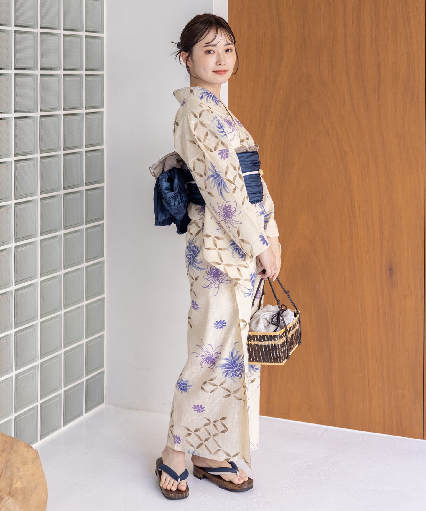 こだわり浴衣5点セット(浴衣/帯/下駄/腰紐/着付け冊子) 麻混 綿麻 先染め 生成 ブルー パープル 菊 七宝