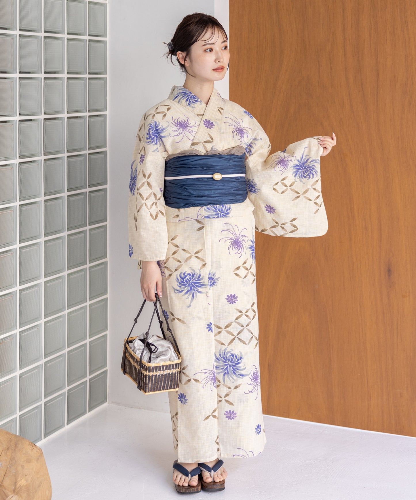 こだわり浴衣5点セット(浴衣/帯/下駄/腰紐/着付け冊子) 麻混 綿麻 先染め 生成 ブルー パープル 菊 七宝