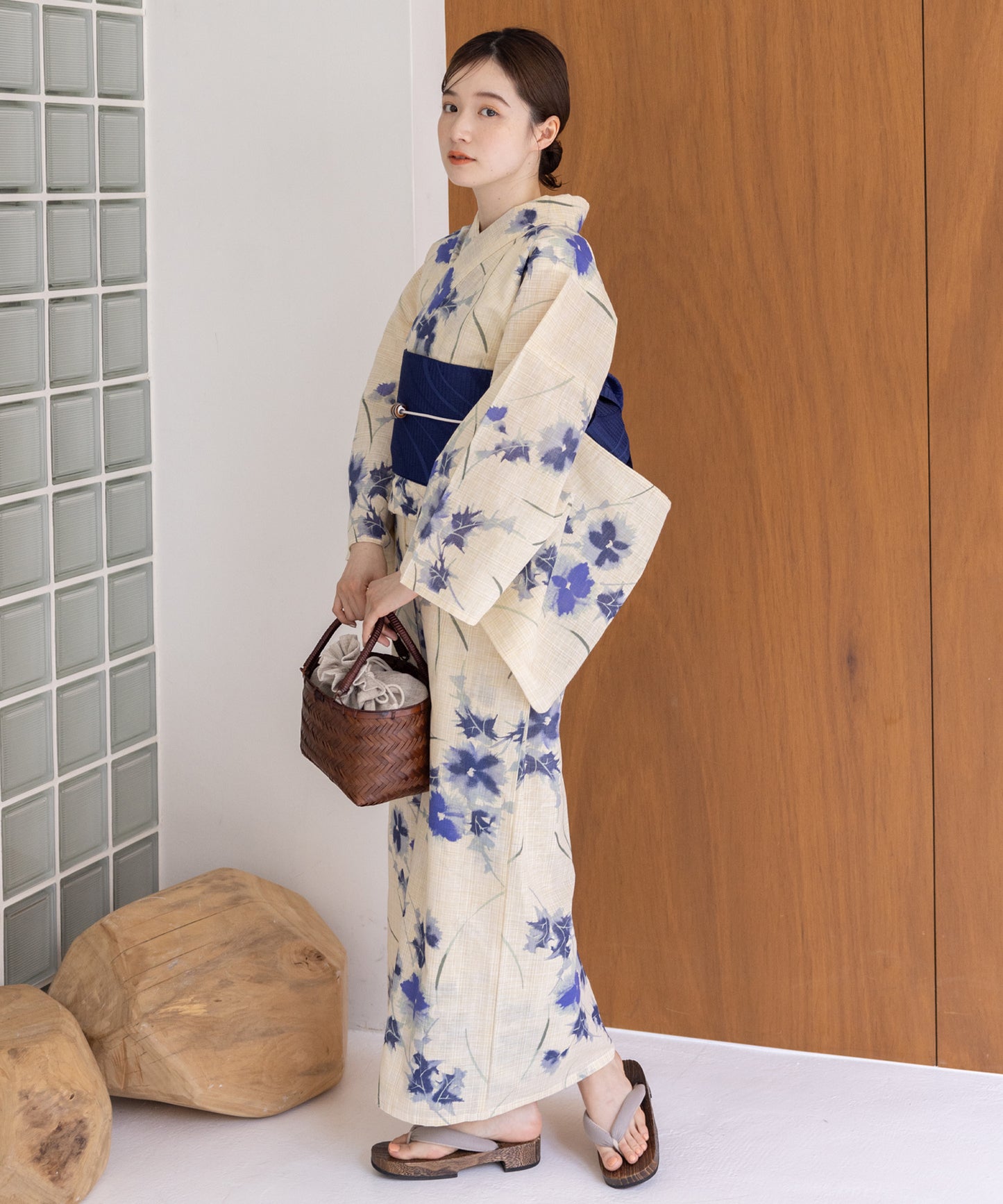 こだわり浴衣5点セット(浴衣/帯/下駄/腰紐/着付け冊子) 麻混 綿麻 先染め 生成 ブルー あざみ