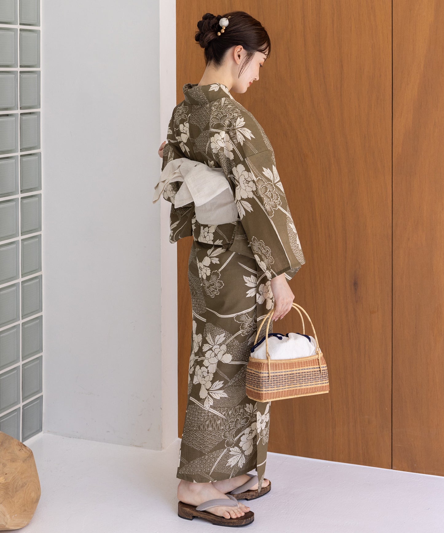 こだわり浴衣5点セット(浴衣/帯/下駄/腰紐/着付け冊子) 麻混 綿麻 先染め 生成 ベージュ 牡丹