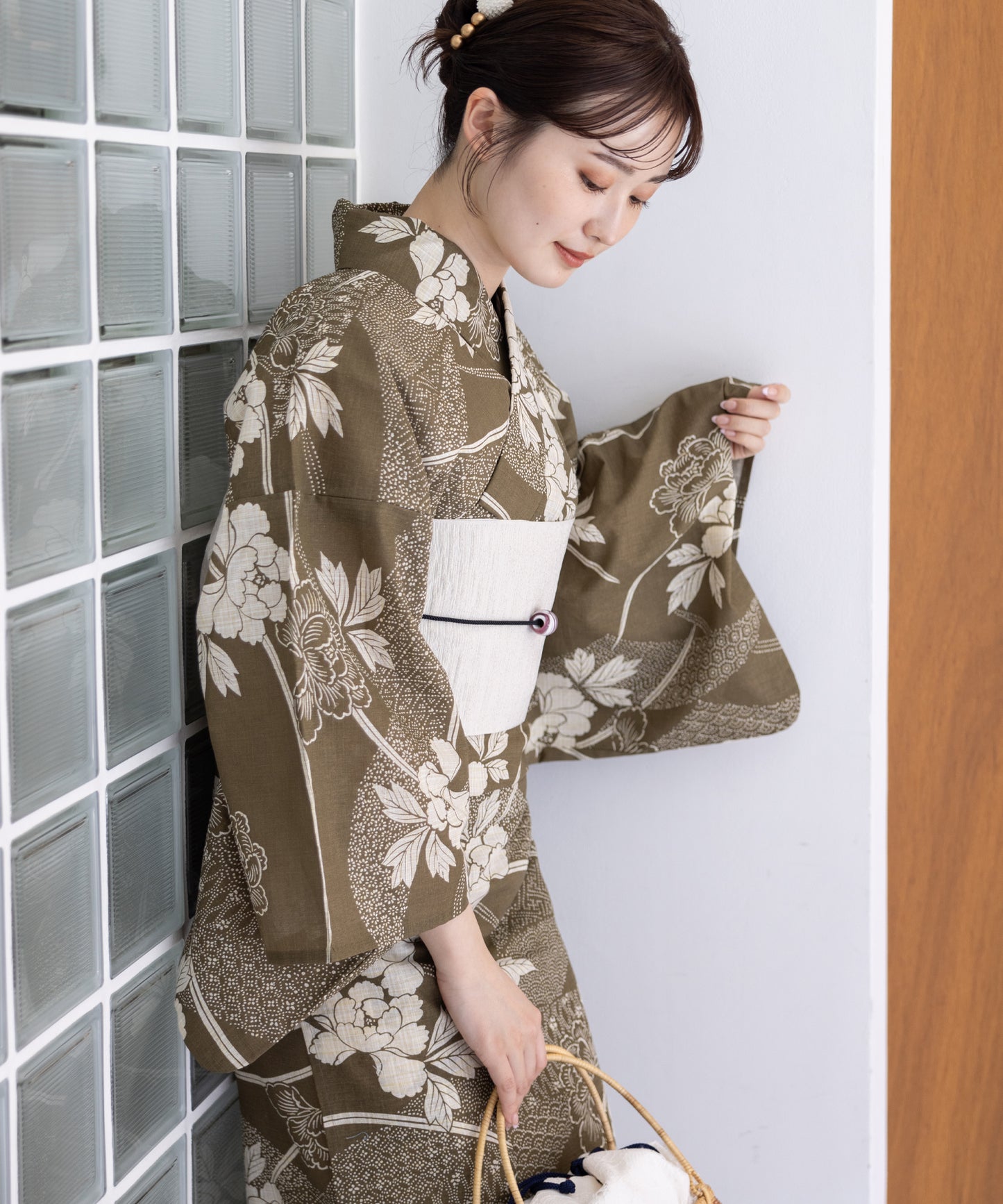 こだわり浴衣5点セット(浴衣/帯/下駄/腰紐/着付け冊子) 麻混 綿麻 先染め 生成 ベージュ 牡丹