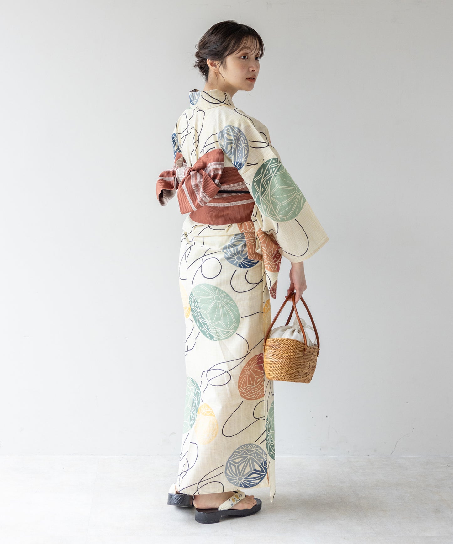 こだわり浴衣5点セット (浴衣/帯/下駄/腰紐/着付け冊子) 麻混 綿麻 先染め 生成 毬 マリ まり