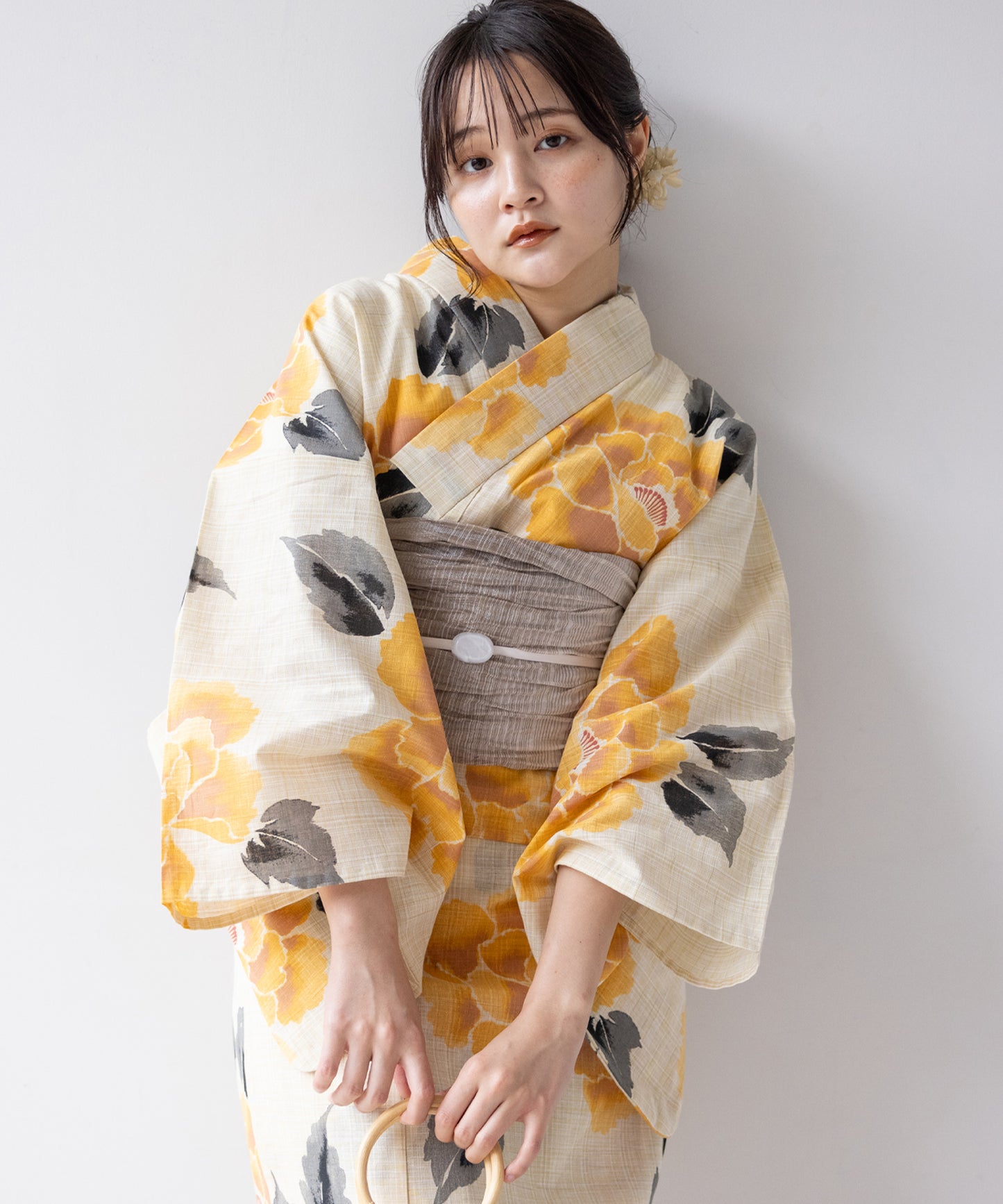 こだわり浴衣5点セット (浴衣/帯/下駄/腰紐/着付け冊子) 麻混 綿麻 先染め 生成 イエロー 牡丹 ボタン ぼたん