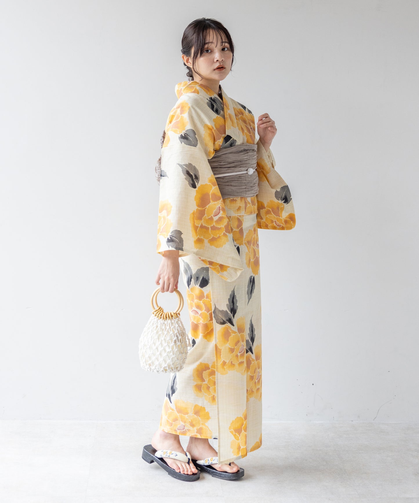 こだわり浴衣5点セット (浴衣/帯/下駄/腰紐/着付け冊子) 麻混 綿麻 先染め 生成 イエロー 牡丹 ボタン ぼたん