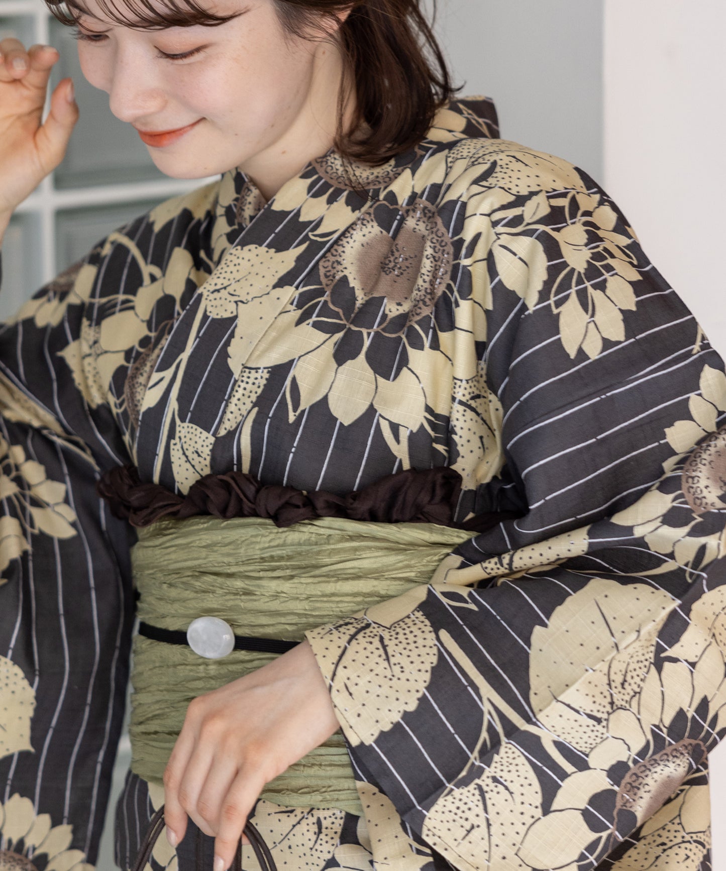 こだわり浴衣5点セット (浴衣/帯/下駄/腰紐/着付け冊子) 浴衣 レディース 浴衣 セット 変わり織生地 ブラック 黒 向日葵 ヒマワリ ひまわり ストライプ 縦縞 縞
