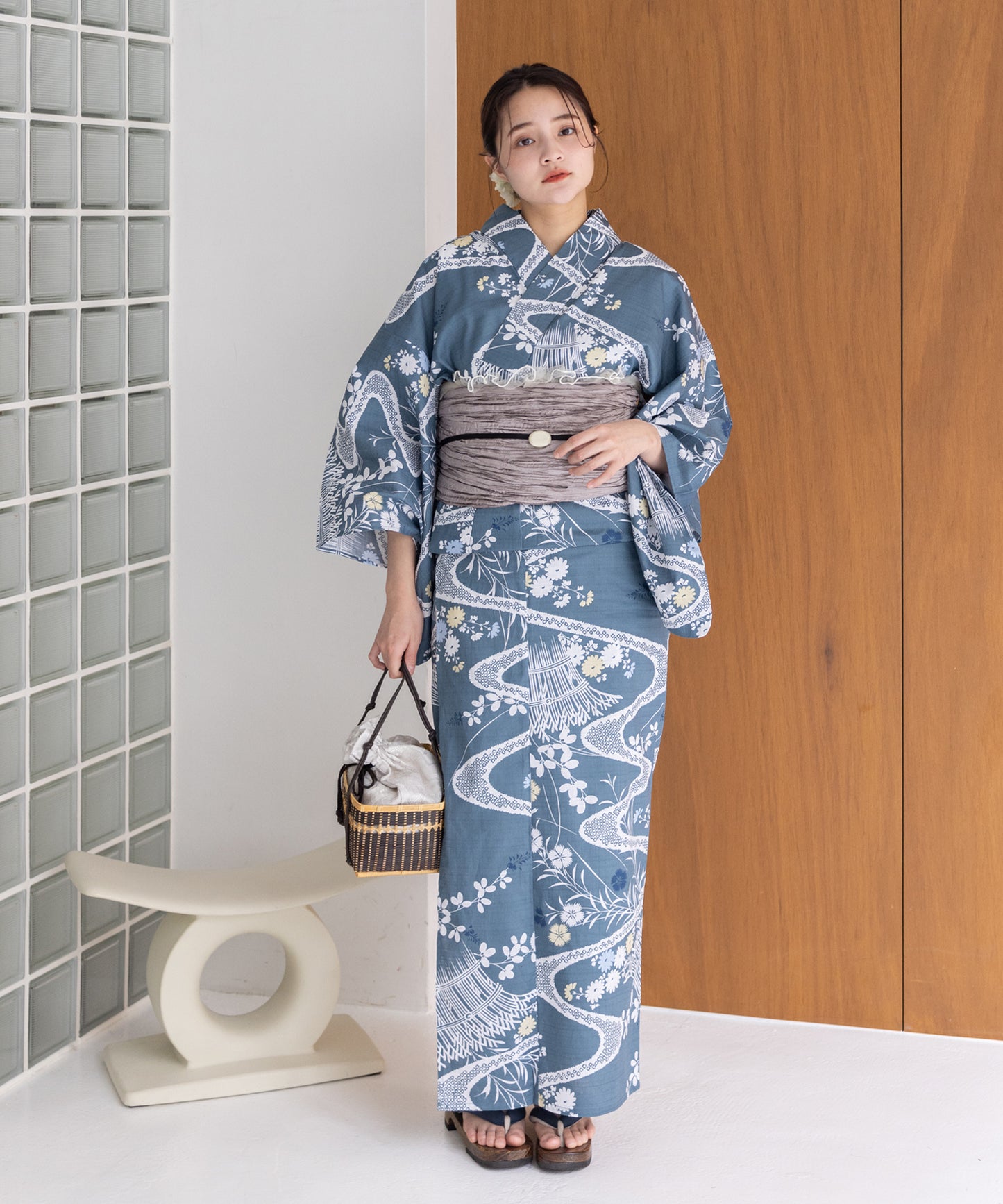 こだわり浴衣5点セット (浴衣/帯/下駄/腰紐/着付け冊子) 浴衣 レディース 浴衣 セット 変わり織生地 ブルー 古典