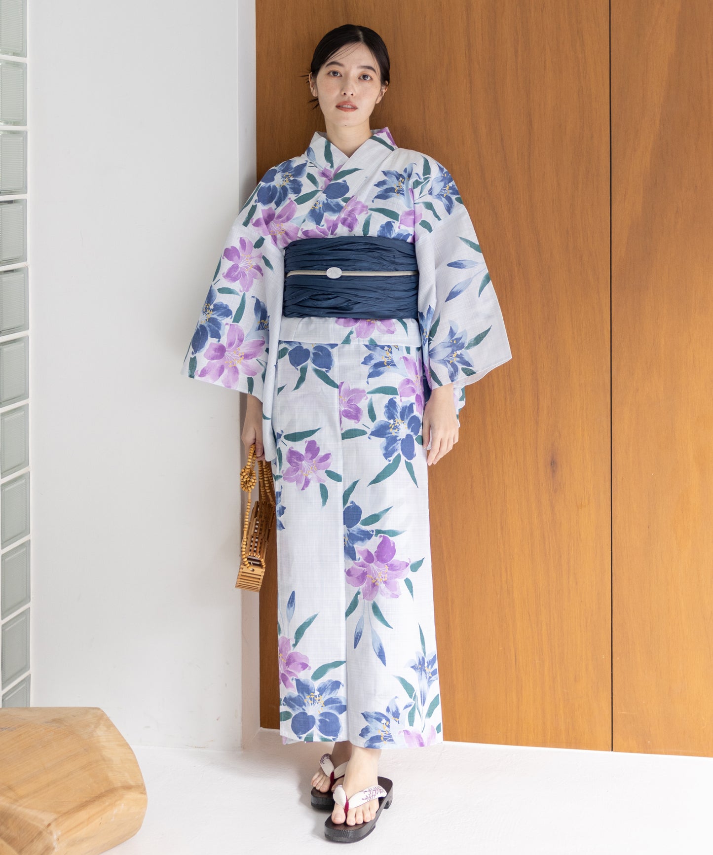 こだわり浴衣5点セット (浴衣/帯/下駄/腰紐/着付け冊子) 変わり織生地 ブルー パープル 百合 ゆり