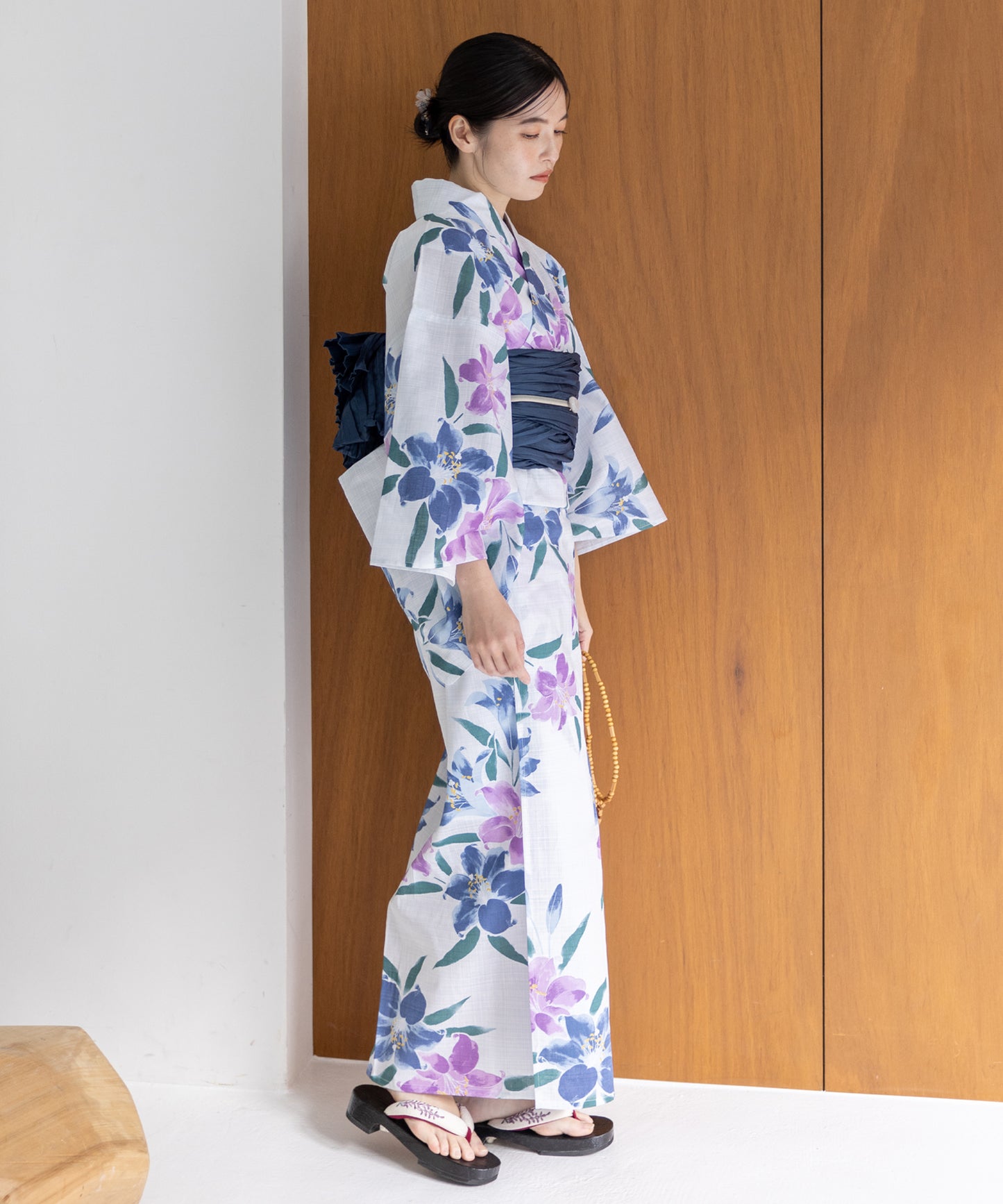 こだわり浴衣5点セット (浴衣/帯/下駄/腰紐/着付け冊子) 変わり織生地 ブルー パープル 百合 ゆり