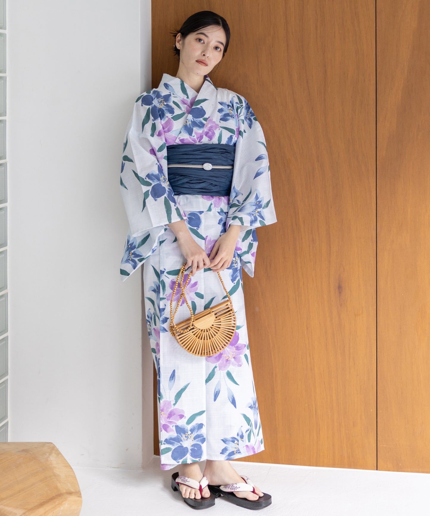 こだわり浴衣5点セット (浴衣/帯/下駄/腰紐/着付け冊子) 変わり織生地 ブルー パープル 百合 ゆり