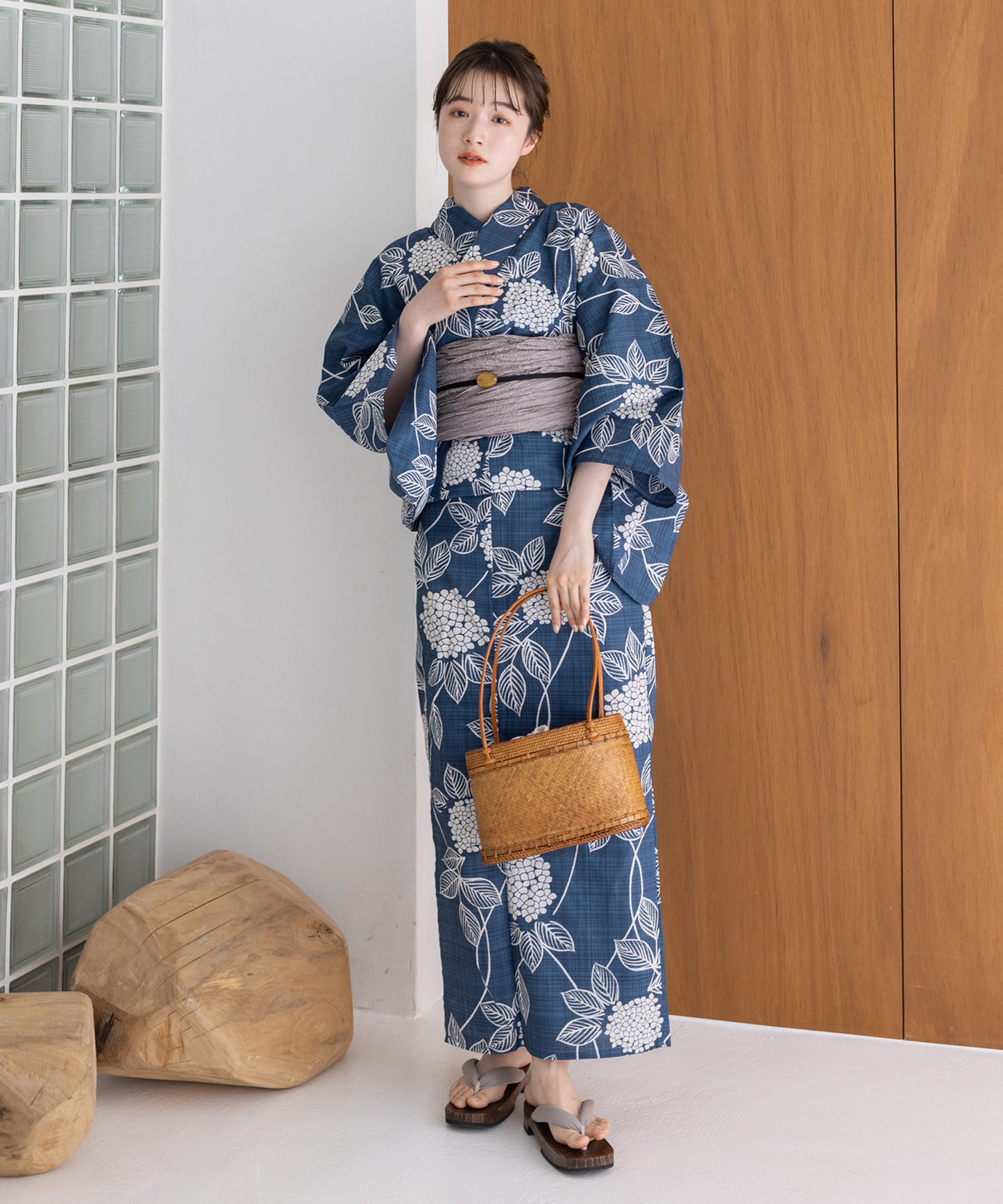 こだわり浴衣5点セット(浴衣/帯/下駄/腰紐/着付け冊子) 浴衣 レディース 浴衣 セット 変わり織生地 ブルー ネイビー 紫陽花 アジサイ あじさい