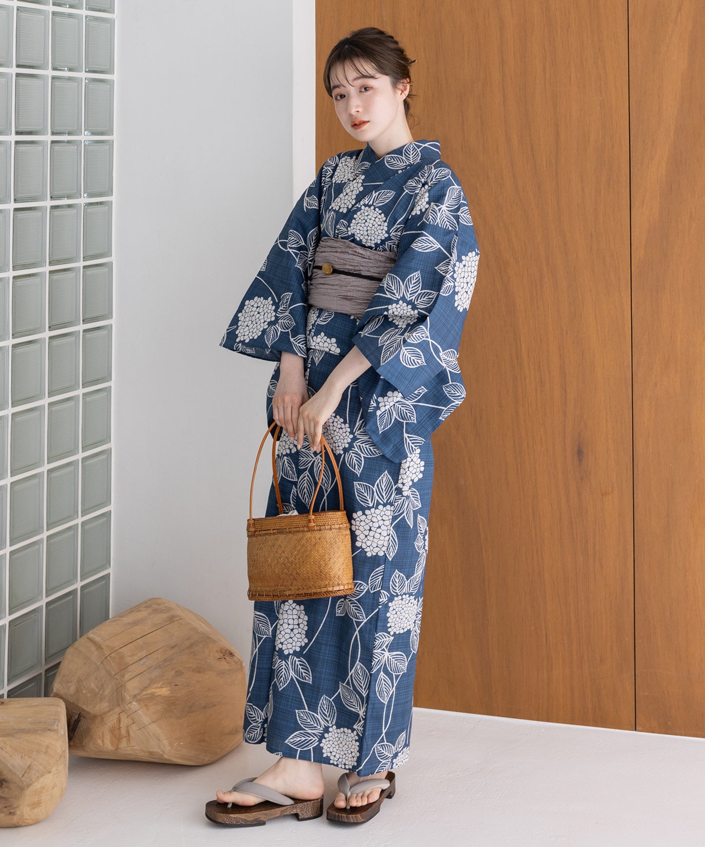 こだわり浴衣5点セット(浴衣/帯/下駄/腰紐/着付け冊子) 浴衣 レディース 浴衣 セット 変わり織生地 ブルー ネイビー 紫陽花 アジサイ あじさい